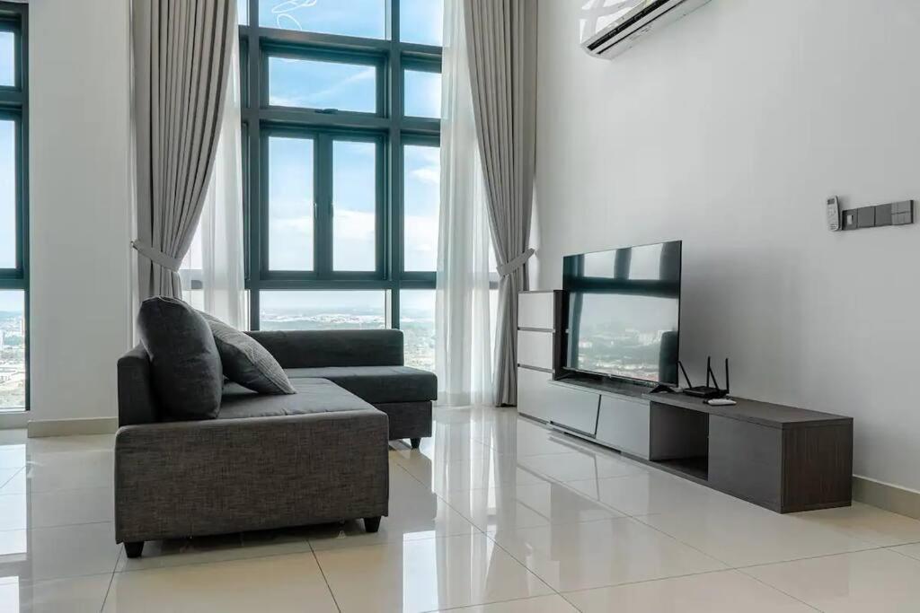 Skyview Penthouse Green Haven