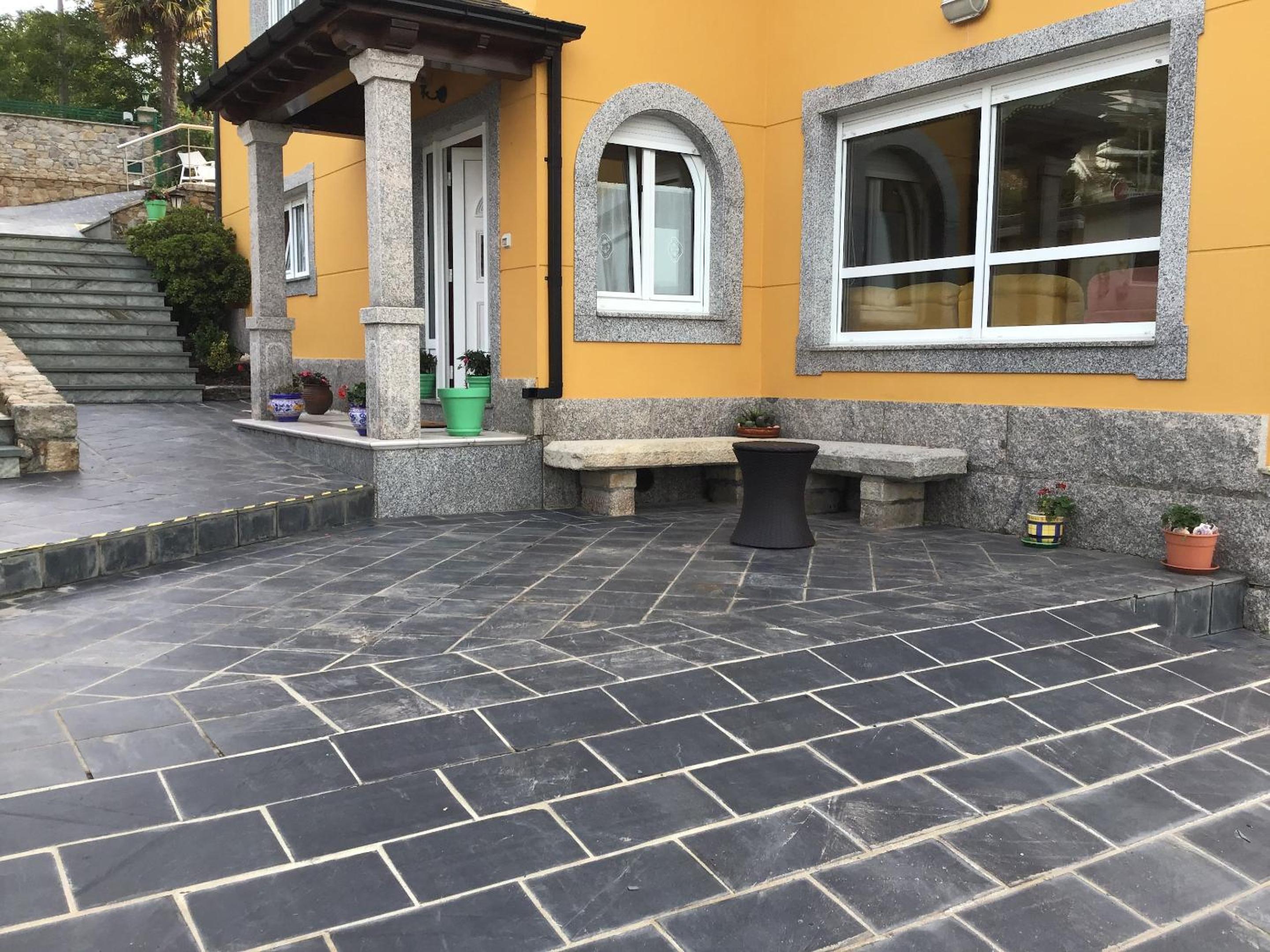 Spacious Apartment in Viveiro with Sea View