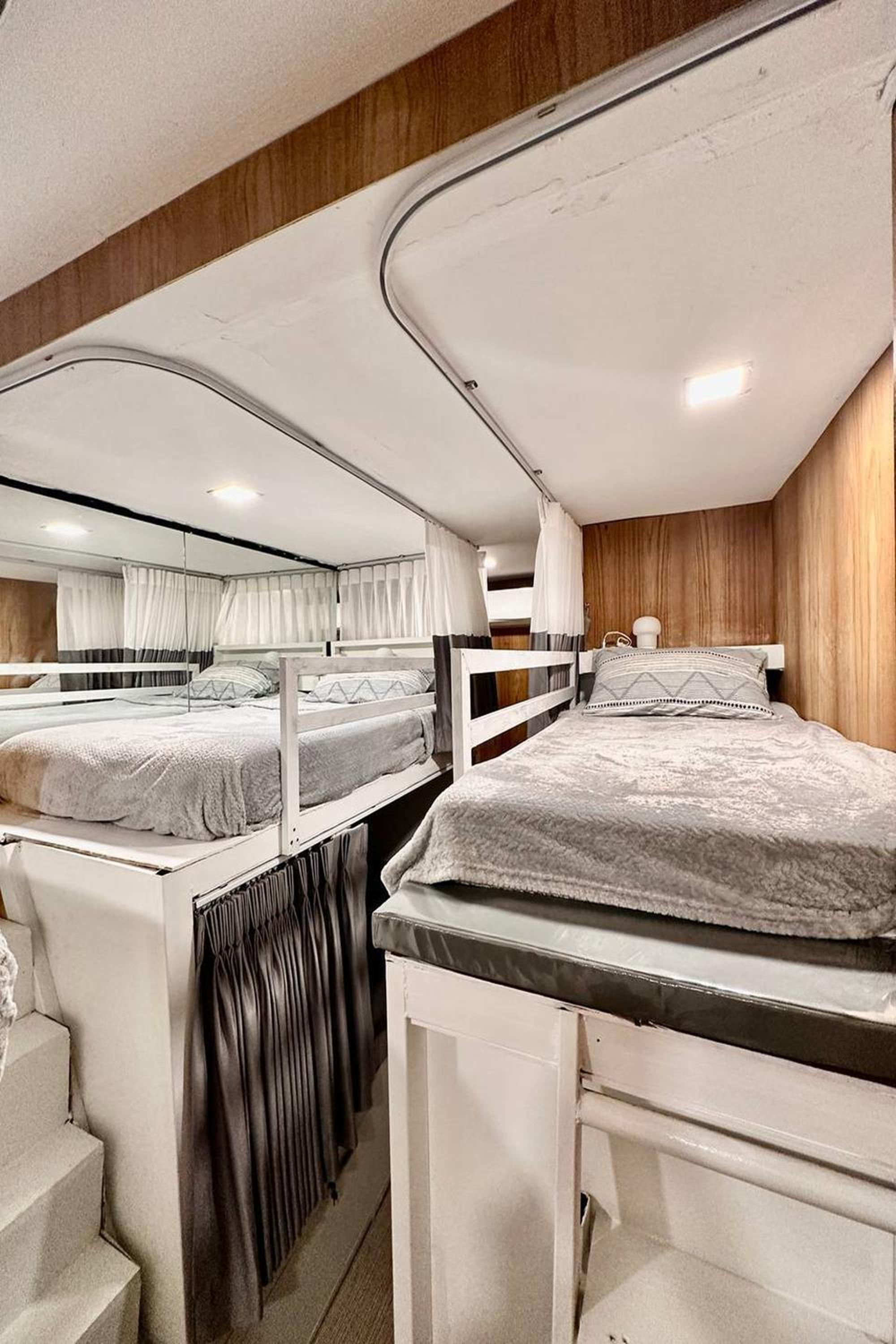 Blu Cabin Ari Stylish Gay Poshtel
