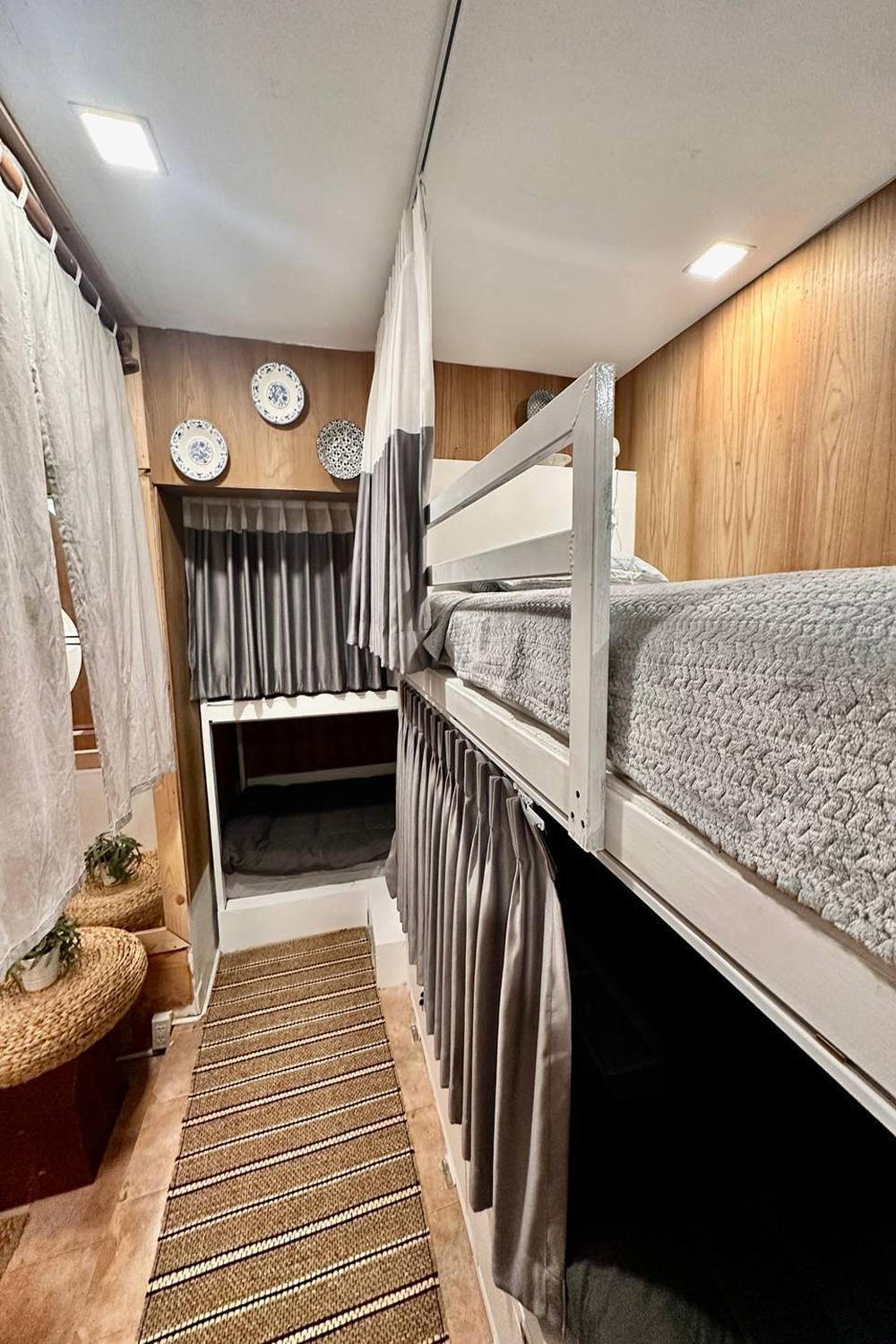 Blu Cabin Ari Stylish Gay Poshtel