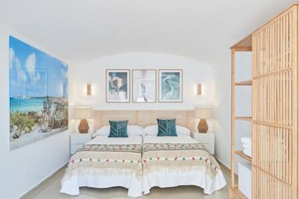 12 Person Ibiza Villa with Pool - Walk to Hï, Ushuaïa & Beach - Can Bossa view 5