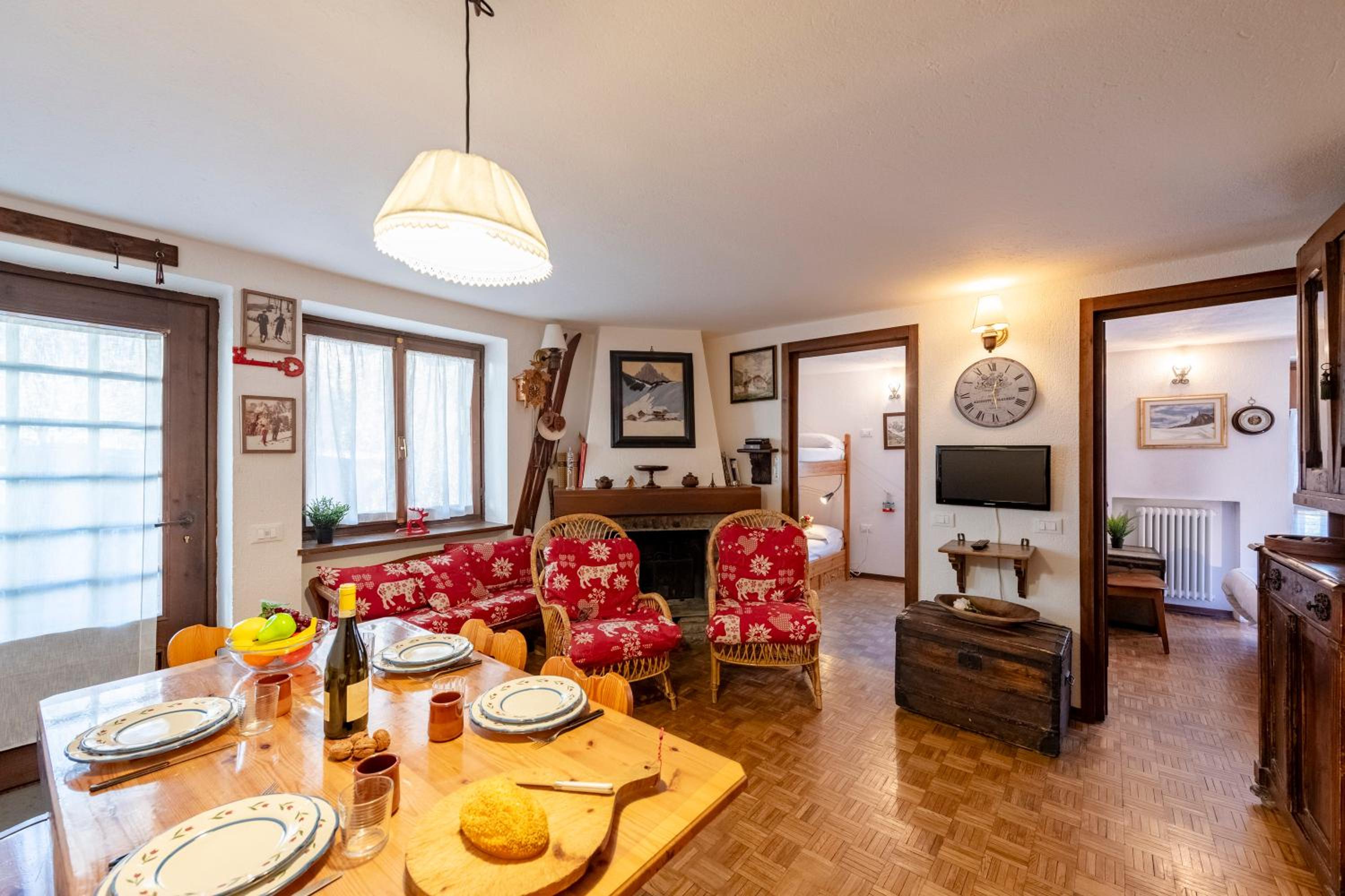 Graceful Apartment In Courmayeur - Happy Rentals view 2
