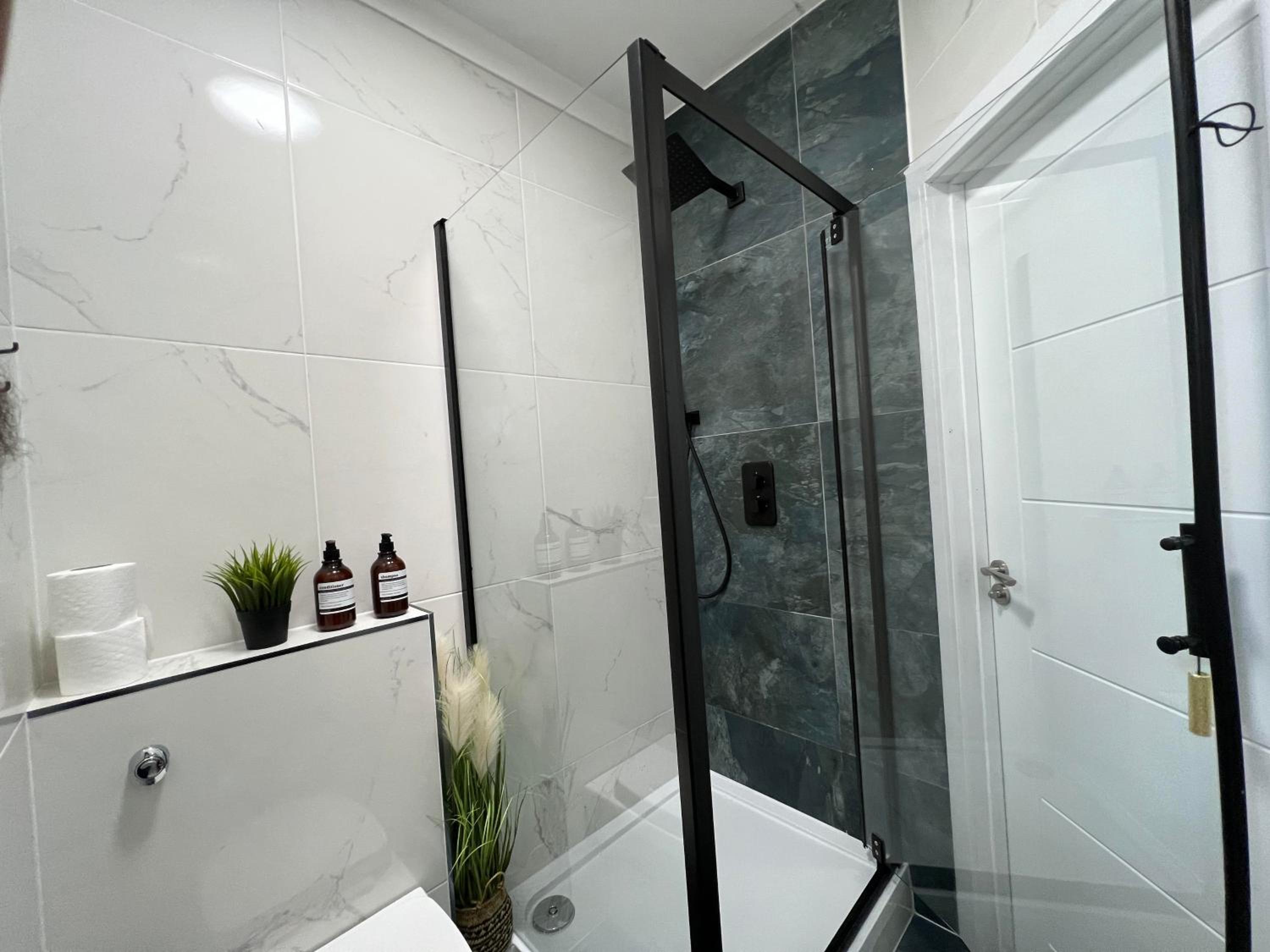 Stylish & Elegant 2-BR Flat In Greenwich London