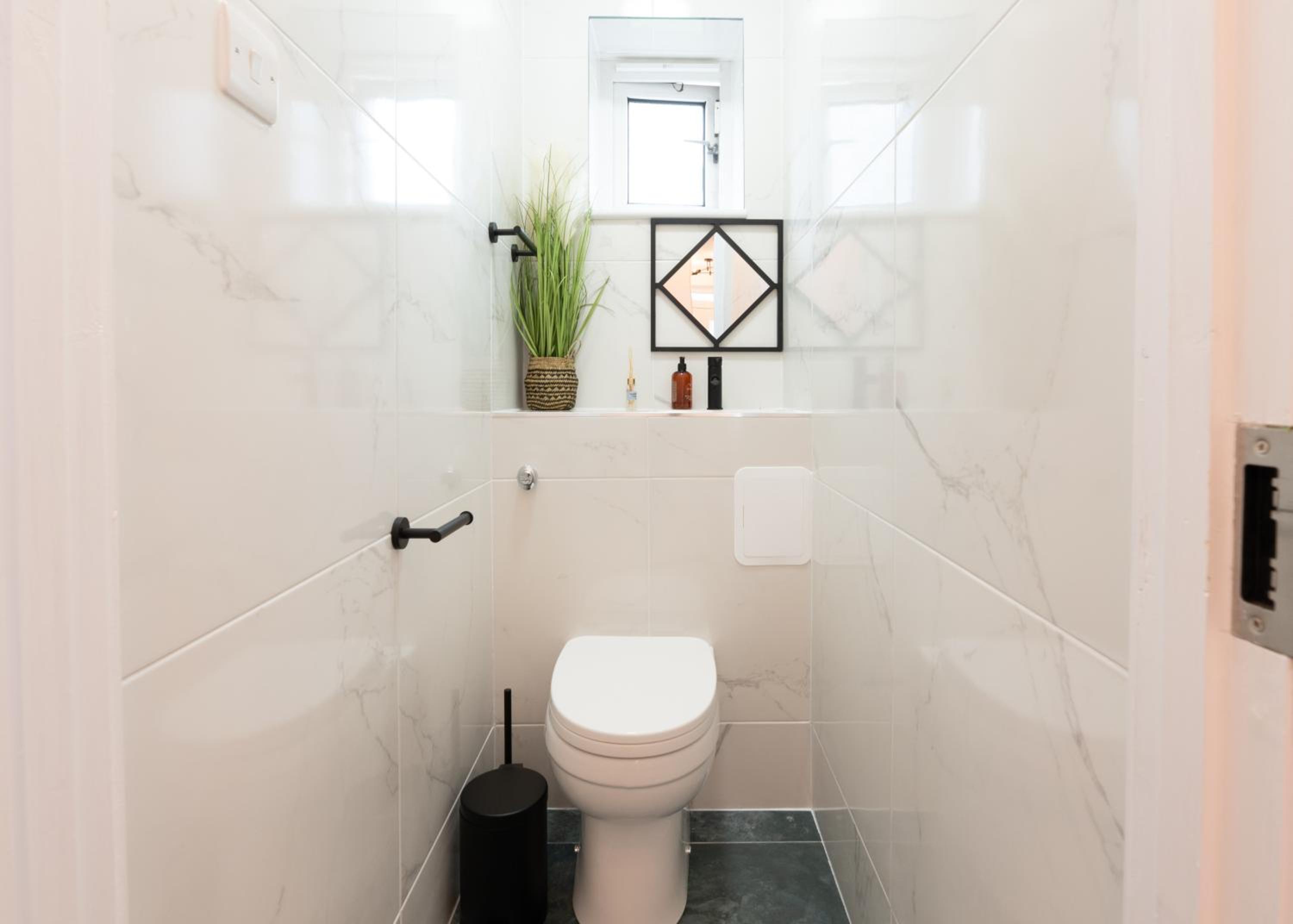 Stylish & Elegant 2-BR Flat In Greenwich London