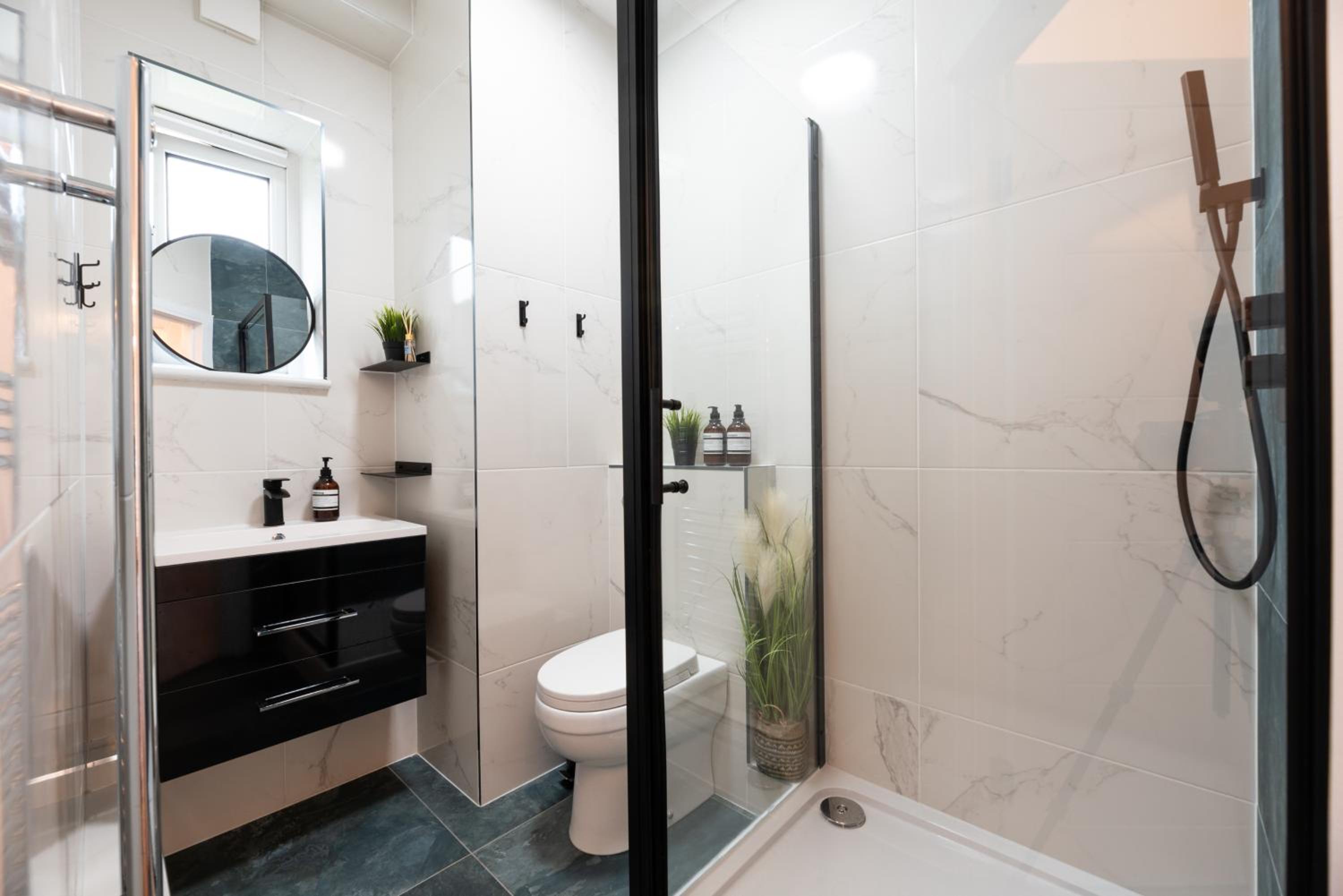 Stylish & Elegant 2-BR Flat In Greenwich London