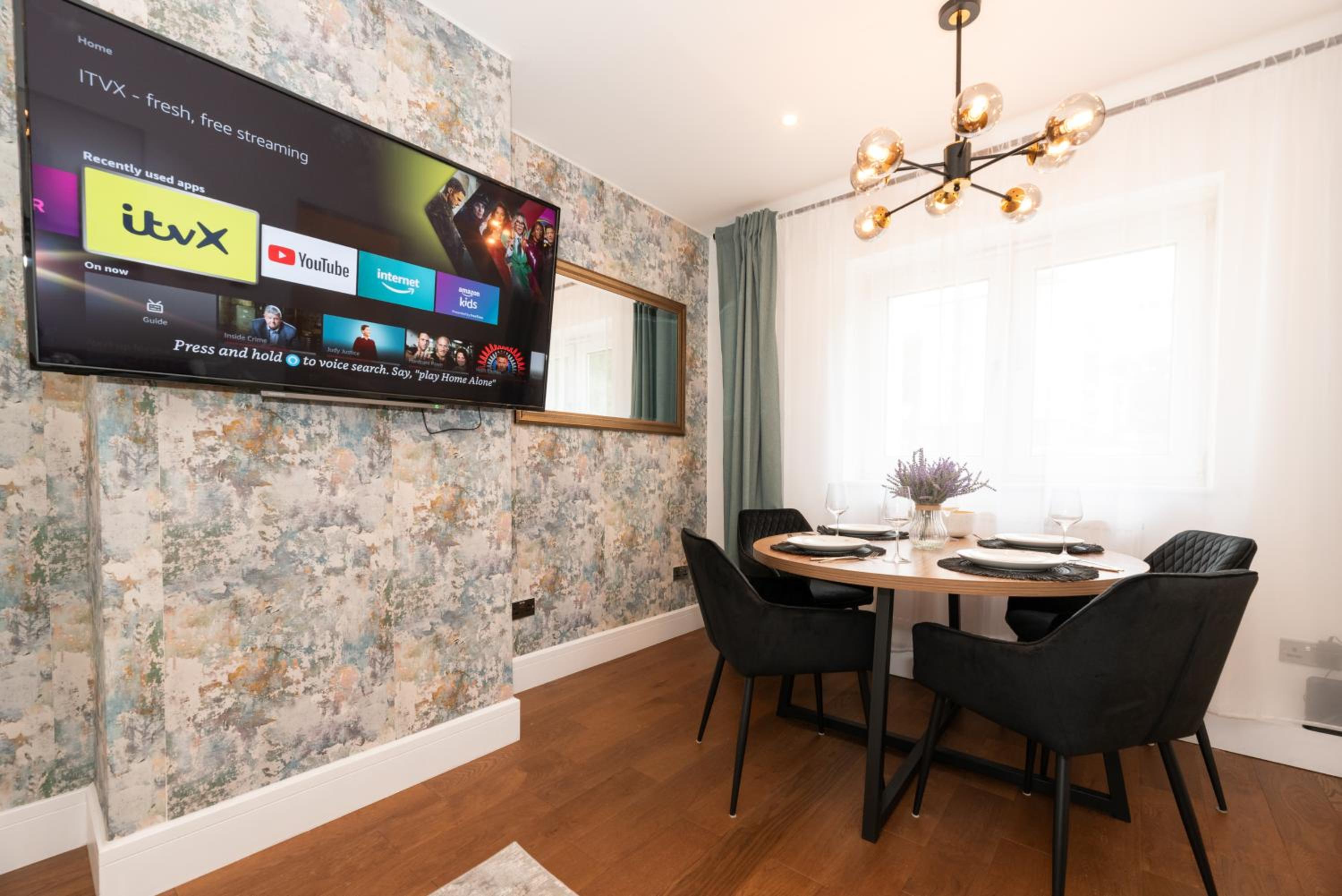 Stylish & Elegant 2-BR Flat In Greenwich London