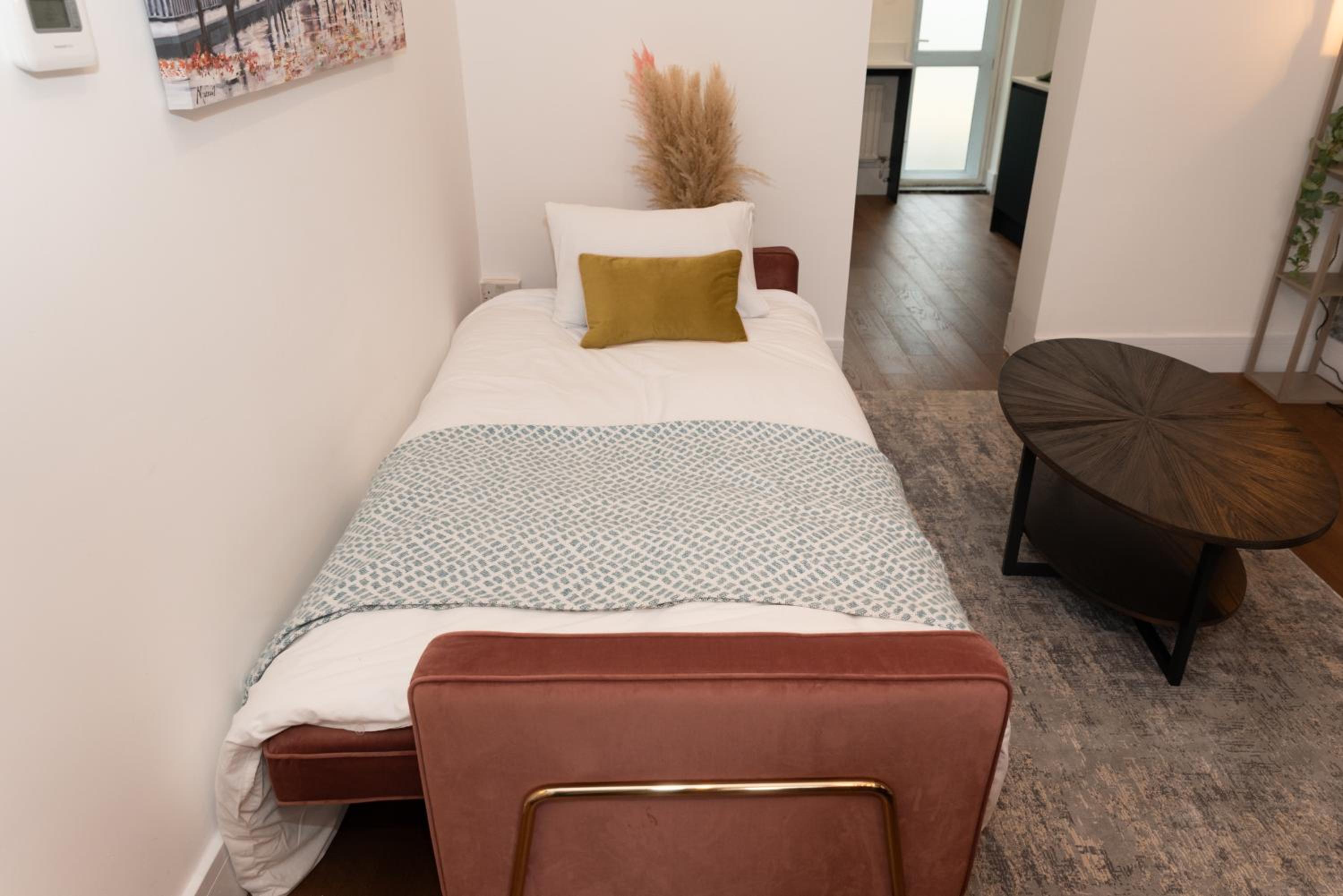 Stylish & Elegant 2-BR Flat In Greenwich London