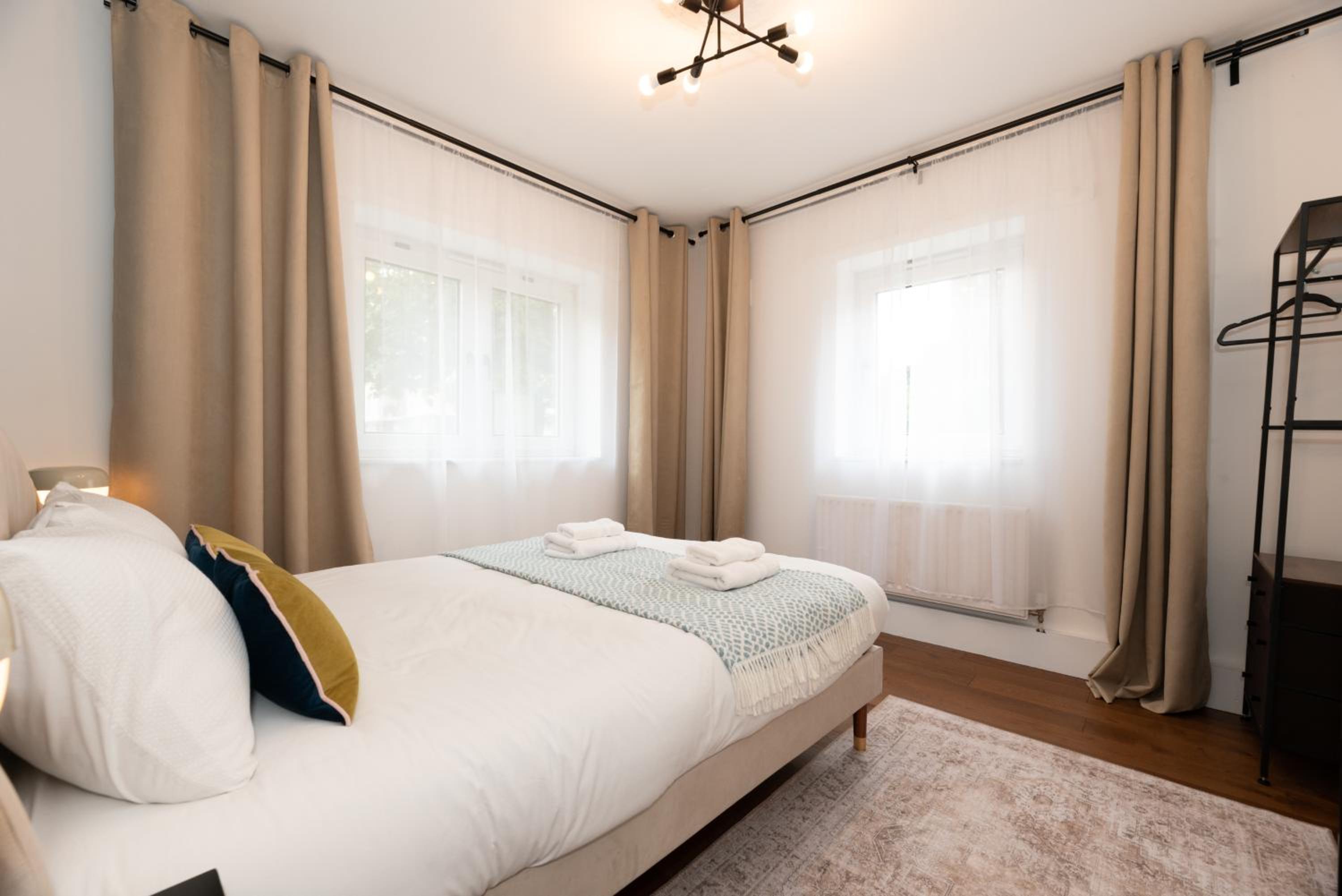 Stylish & Elegant 2-BR Flat In Greenwich London