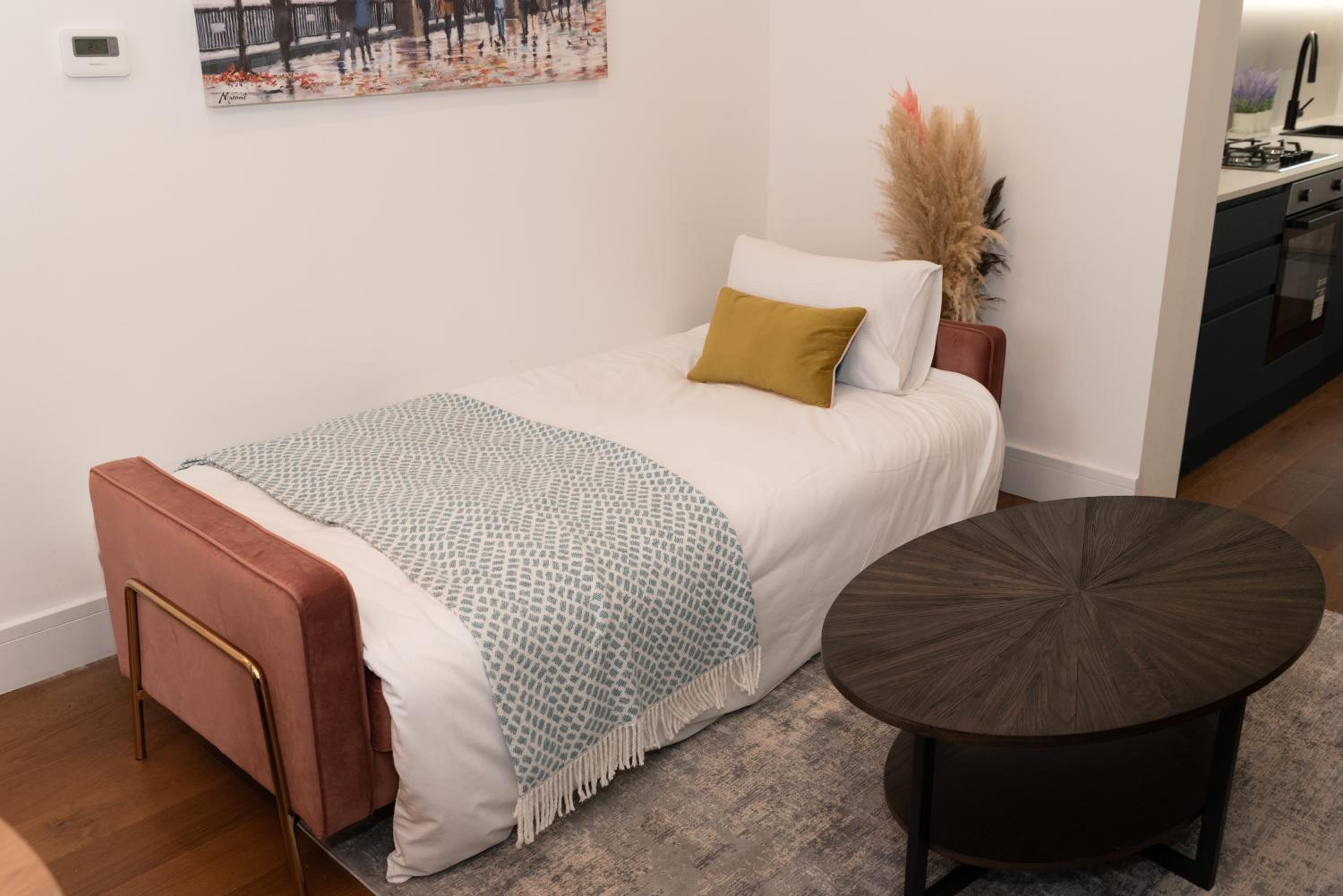 Stylish & Elegant 2-BR Flat In Greenwich London