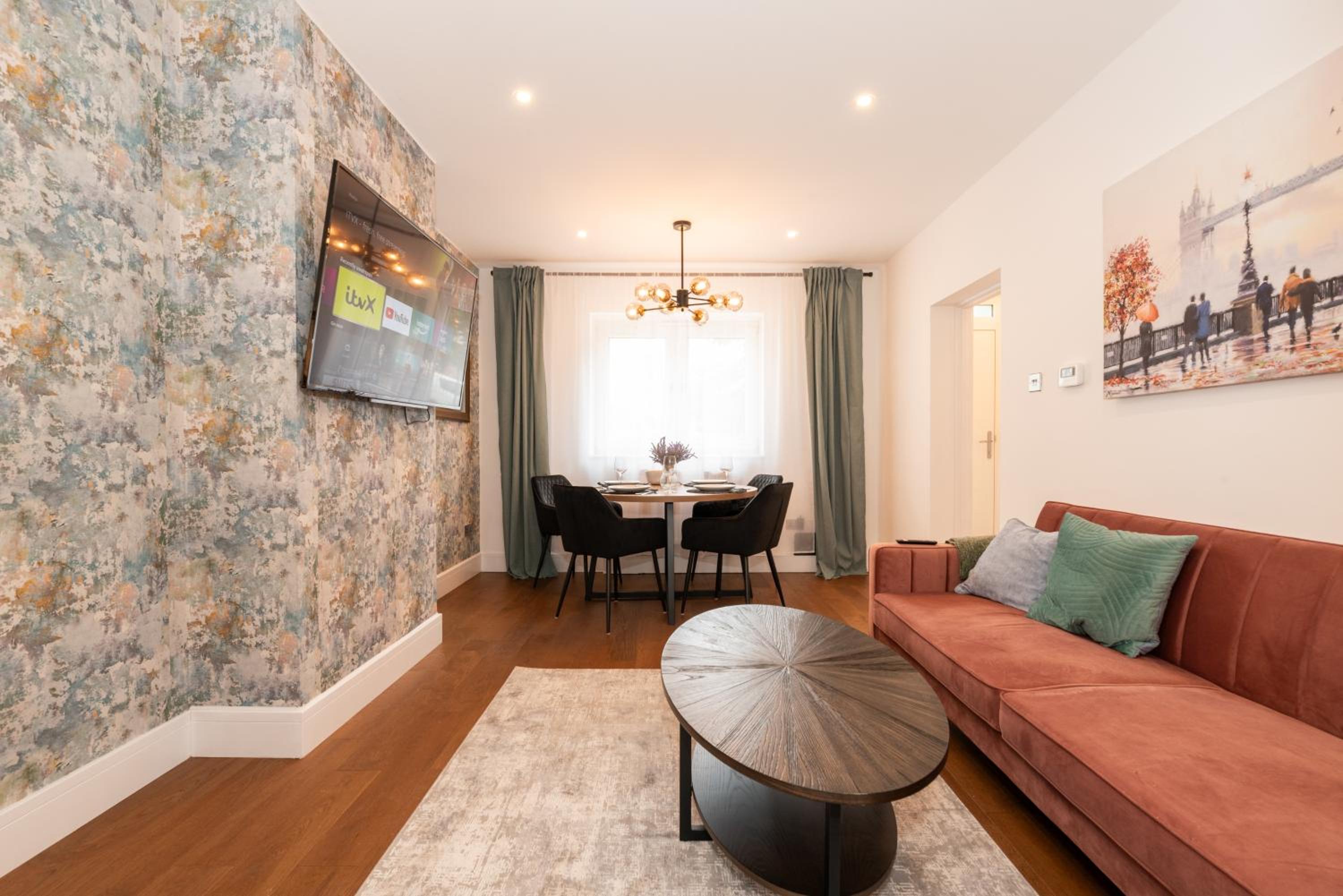 Stylish & Elegant 2-BR Flat In Greenwich London
