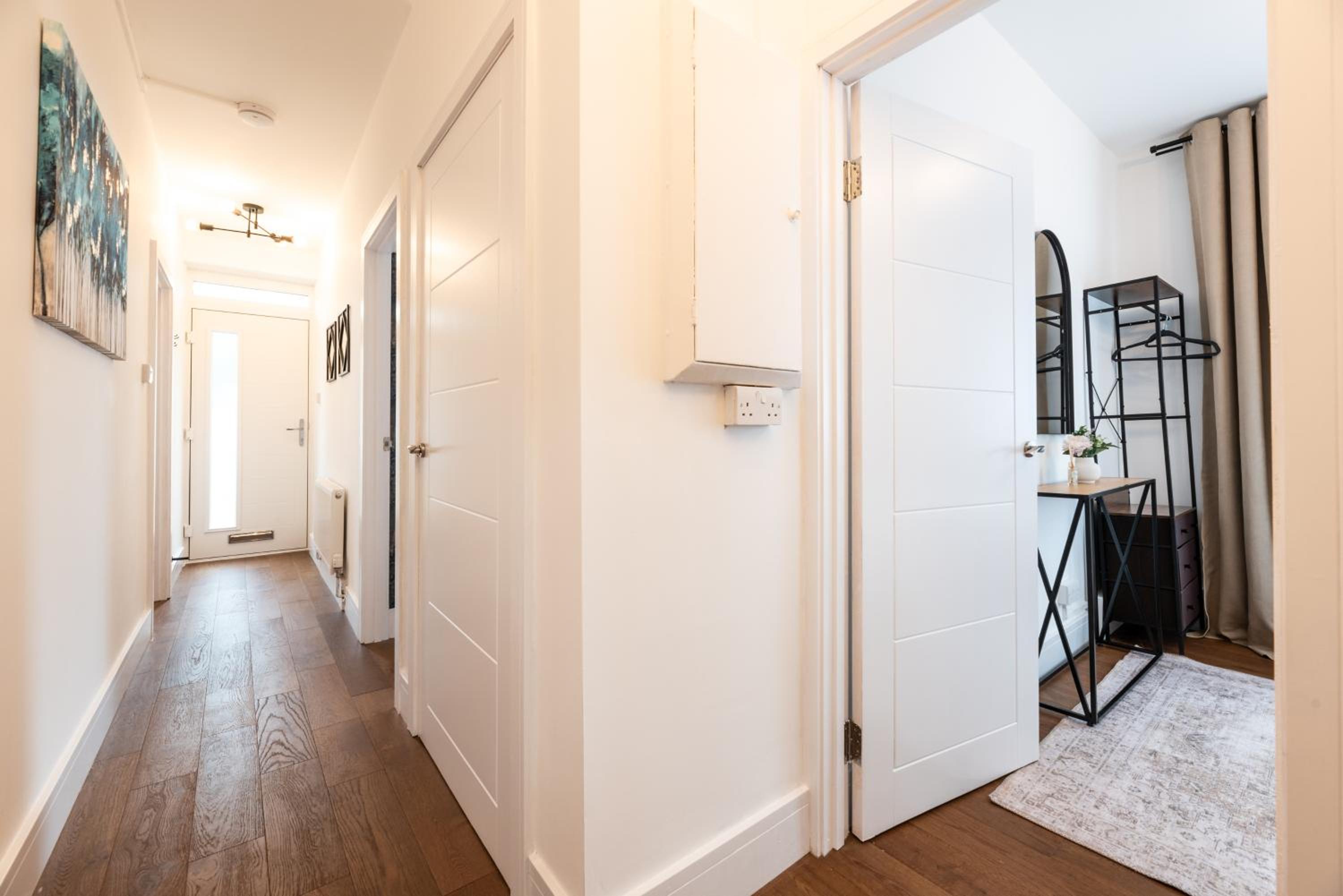 Stylish & Elegant 2-BR Flat In Greenwich London