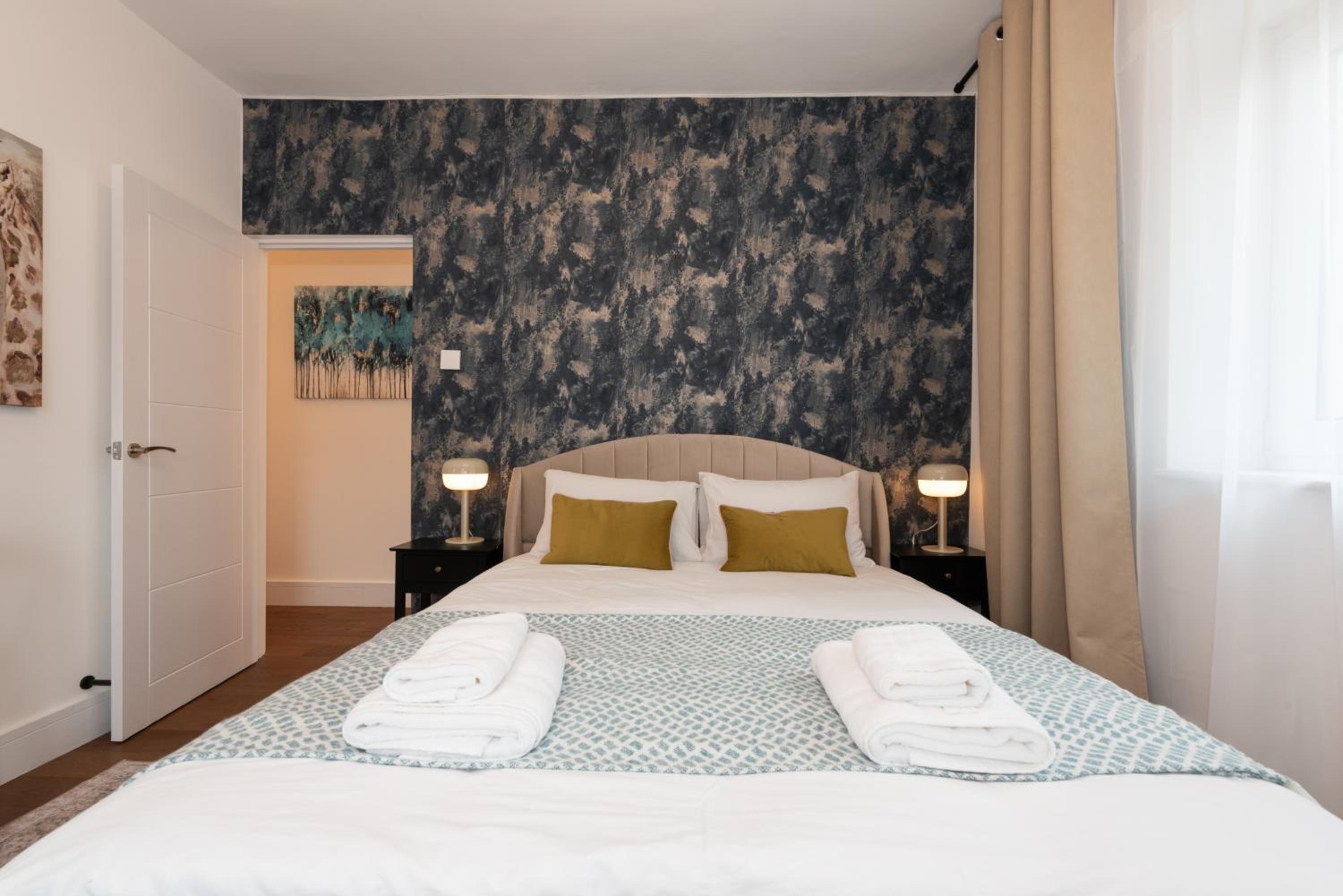 Stylish & Elegant 2-BR Flat In Greenwich London