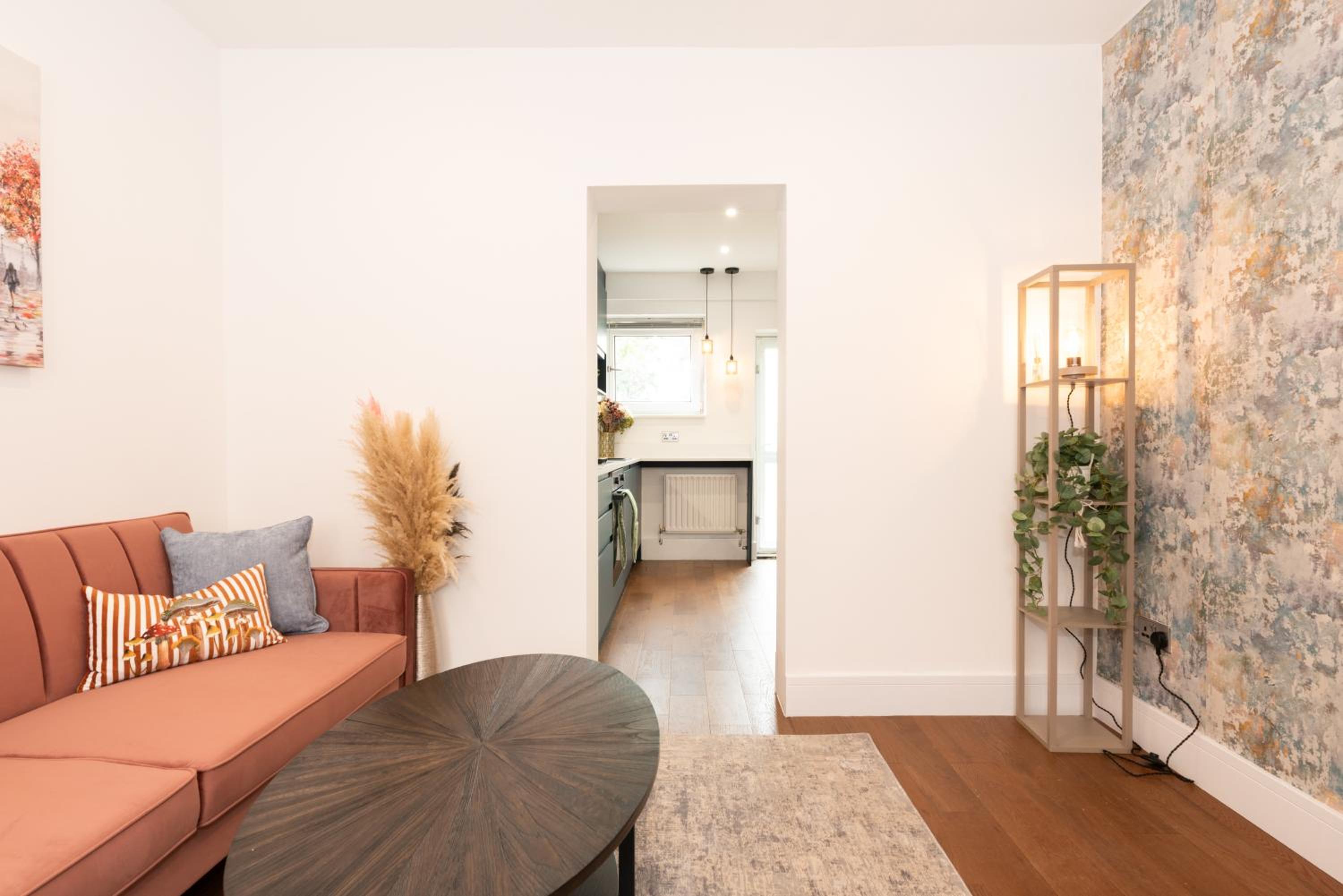 Stylish & Elegant 2-BR Flat In Greenwich London
