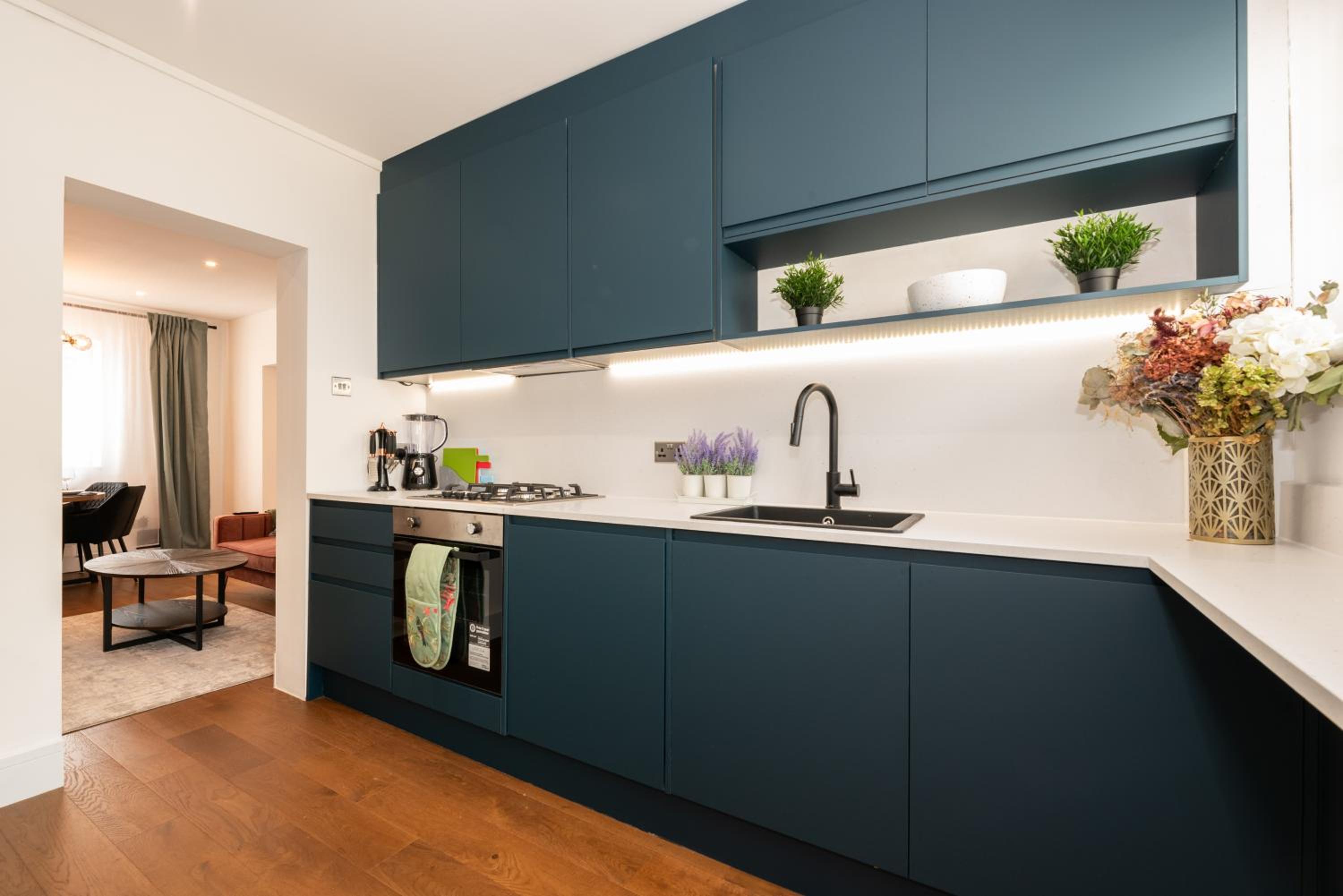 Stylish & Elegant 2-BR Flat In Greenwich London