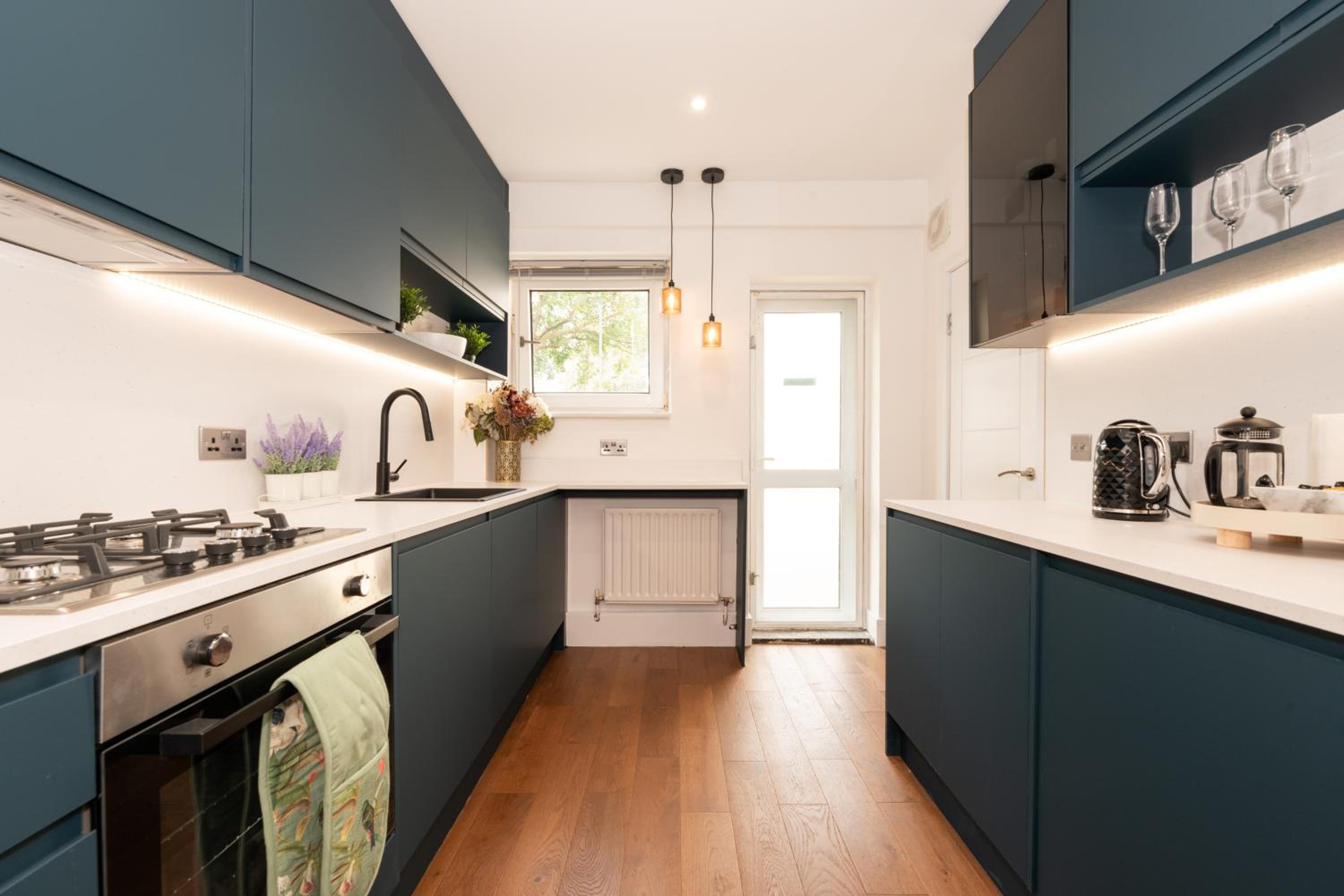 Stylish & Elegant 2-BR Flat In Greenwich London