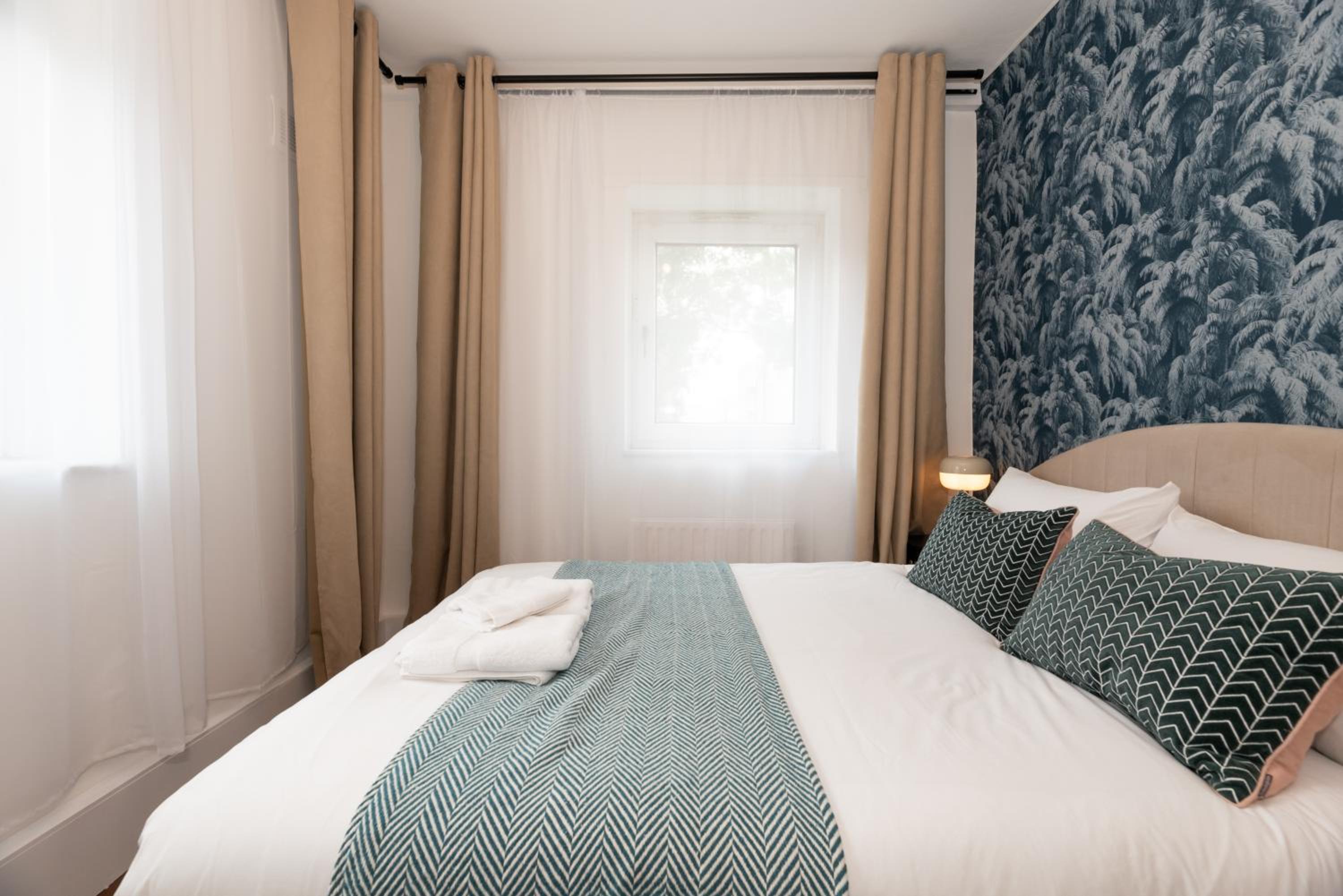 Stylish & Elegant 2-BR Flat In Greenwich London