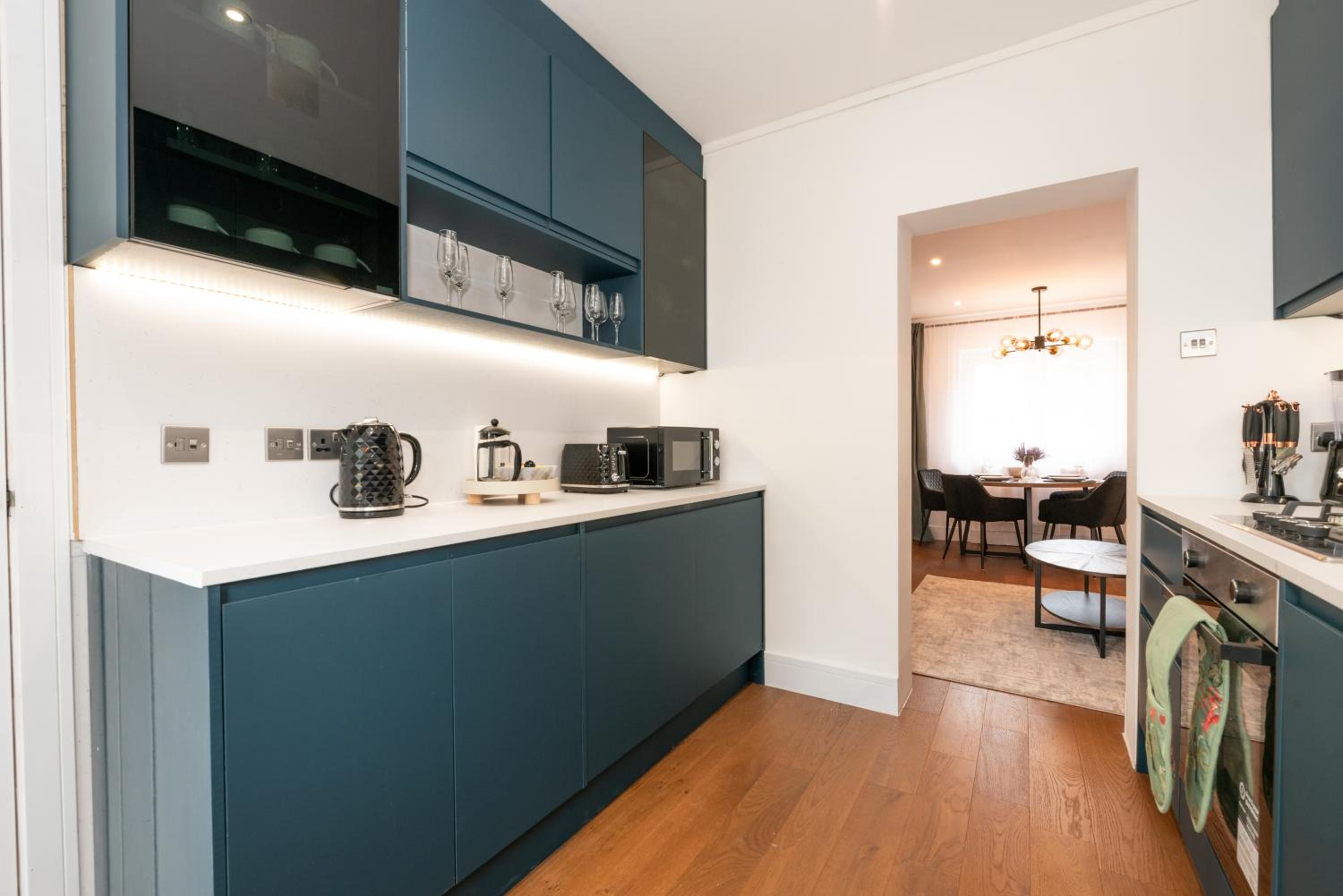 Stylish & Elegant 2-BR Flat In Greenwich London