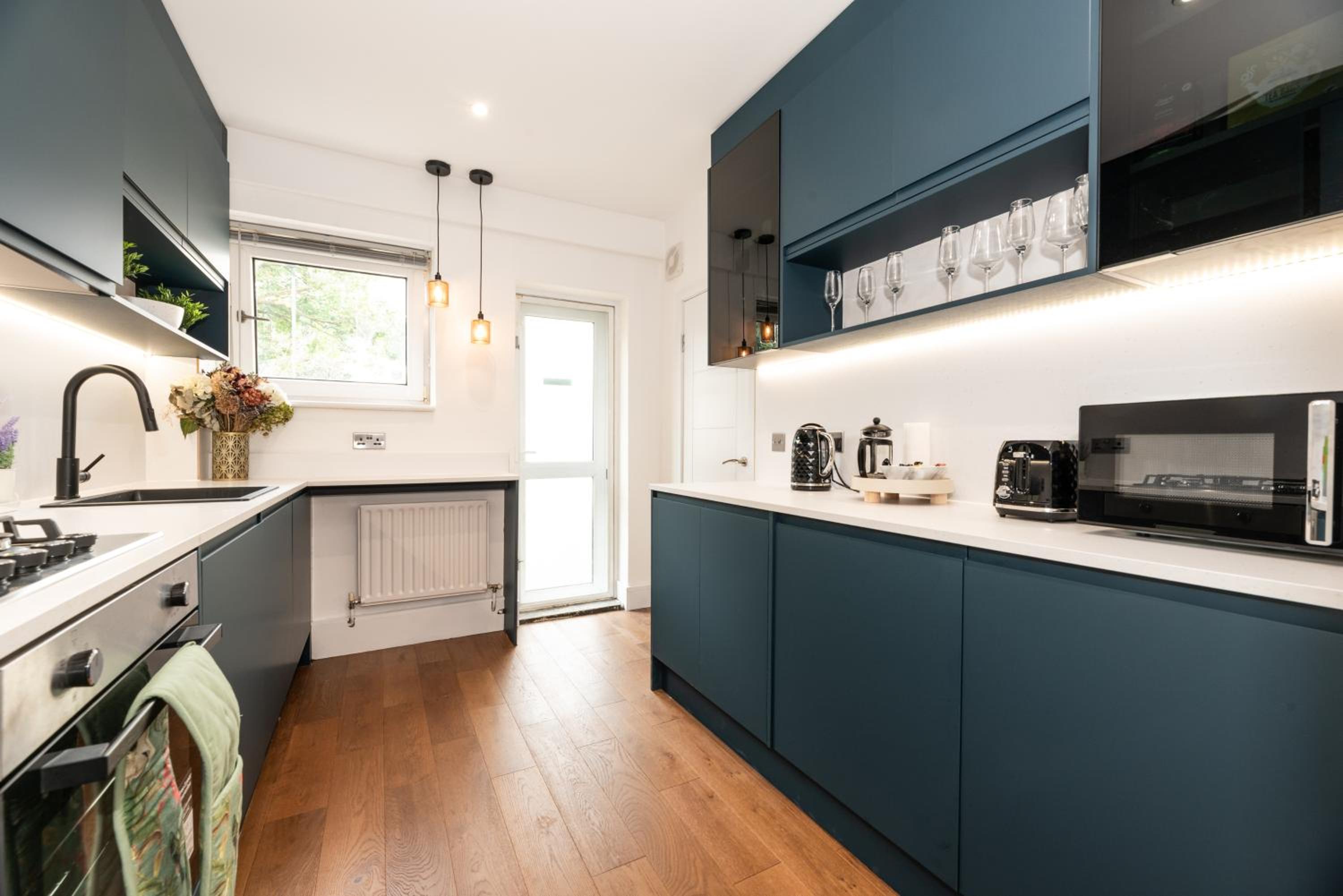 Stylish & Elegant 2-BR Flat In Greenwich London