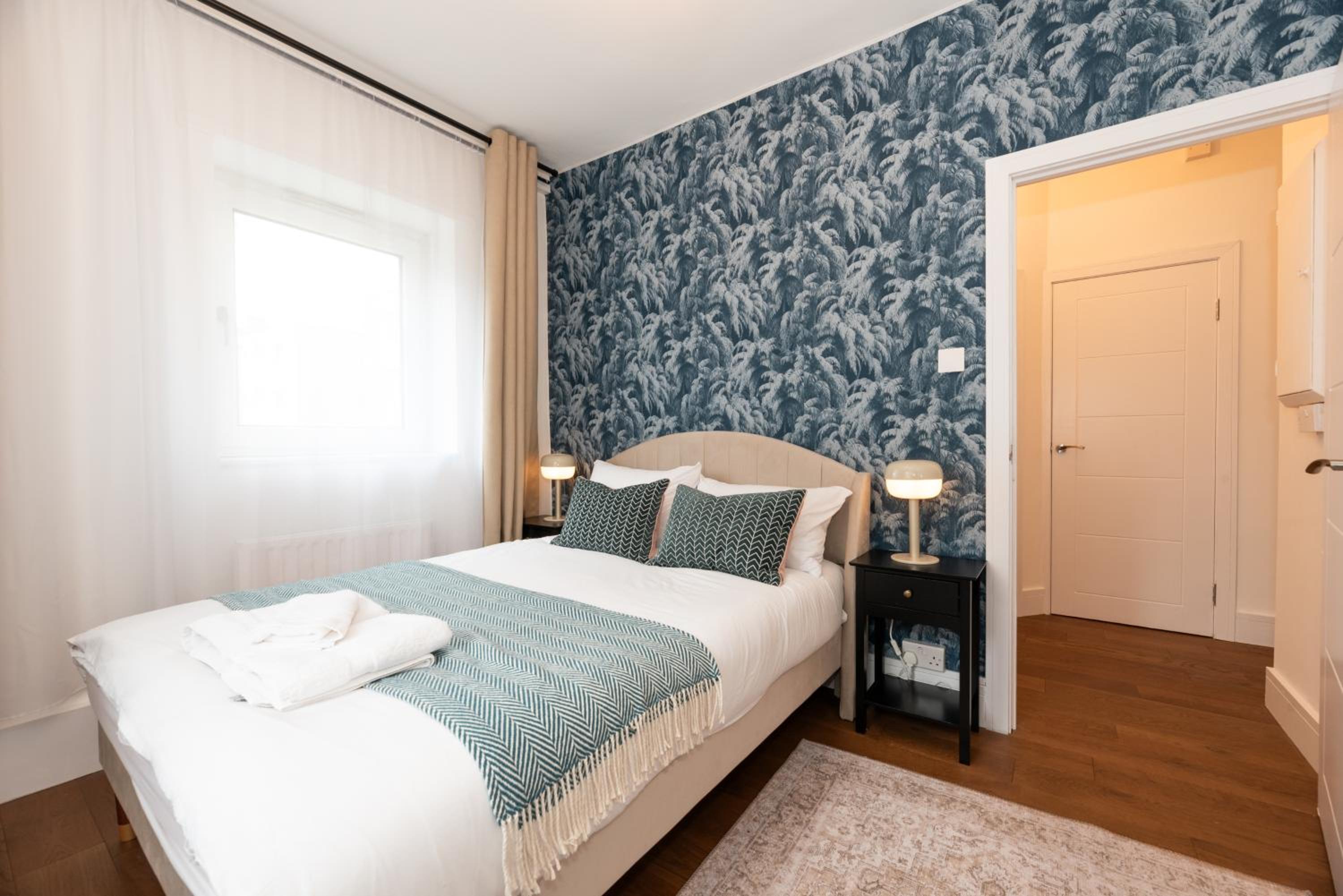 Stylish & Elegant 2-BR Flat In Greenwich London