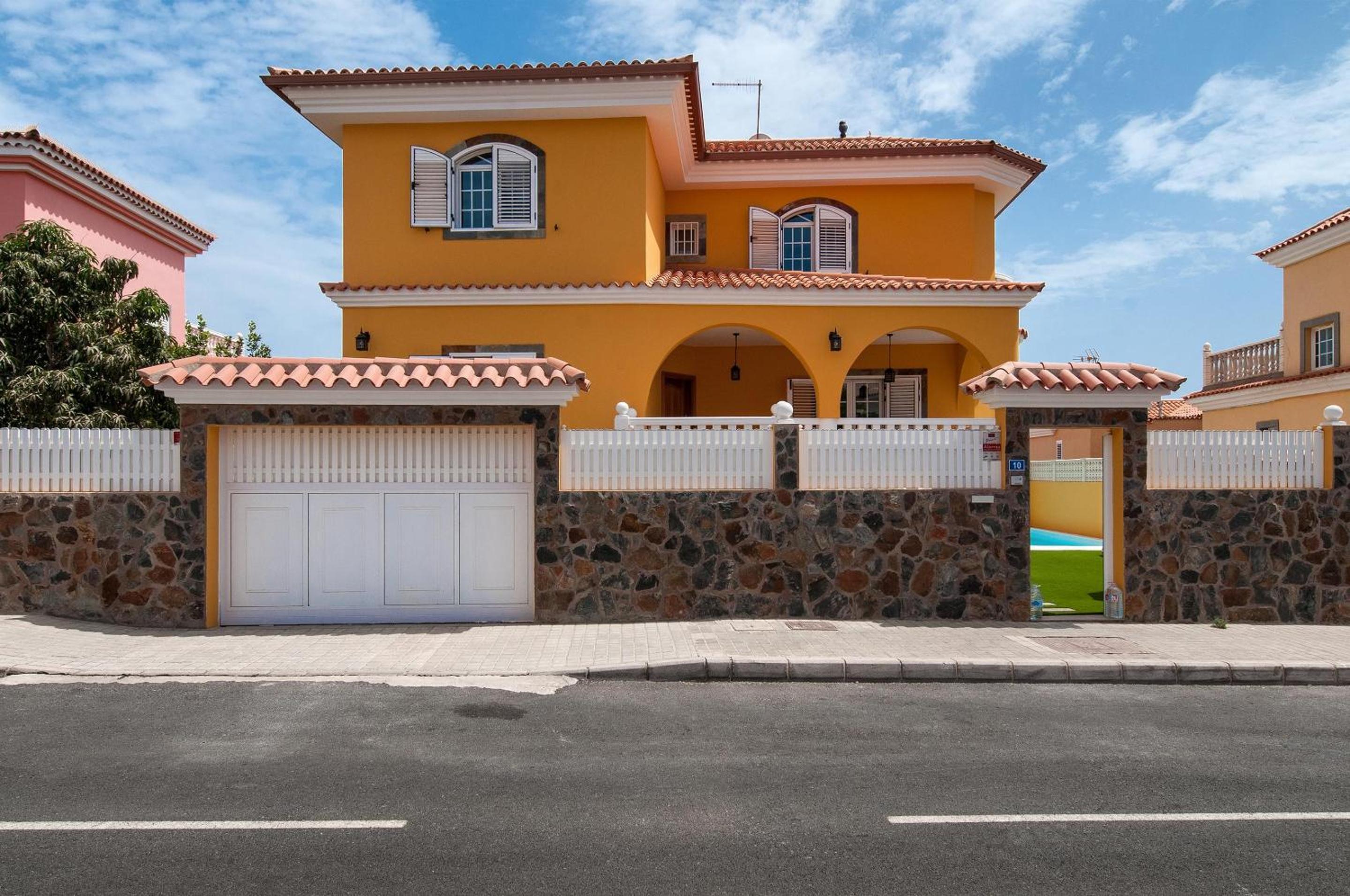 Villa Comoda - Sonnenland - Spacious Luxury - Private Heated Pool - Stunning Terrace Views - Perfect Family Getaway view 5