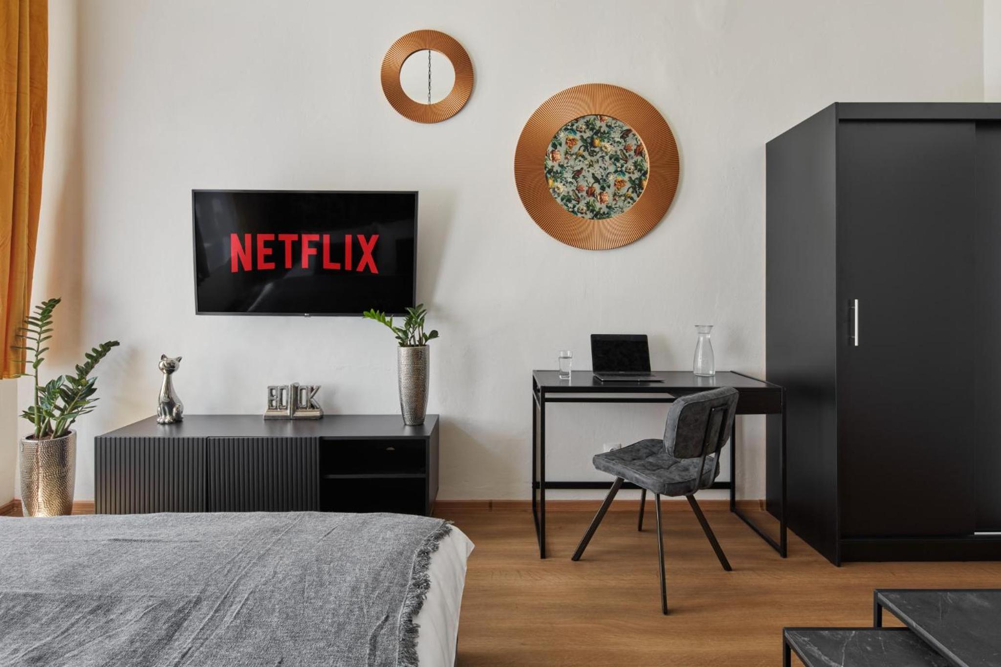 Prague Days - Sunlit 1BDR Apartments w Netflix in New Town