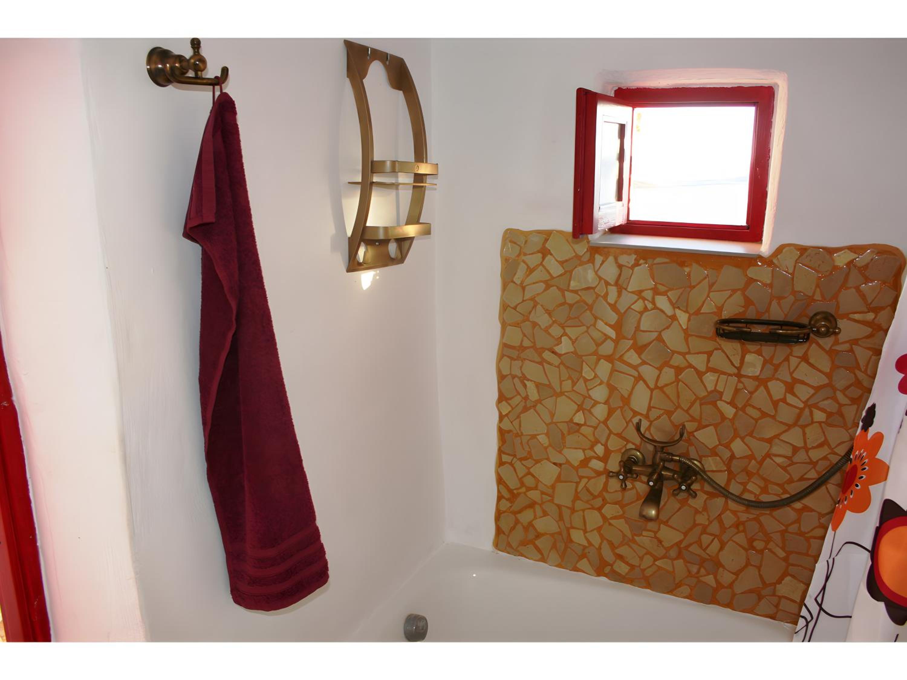 Tis Manas en Asklipiḯon — bathroom
