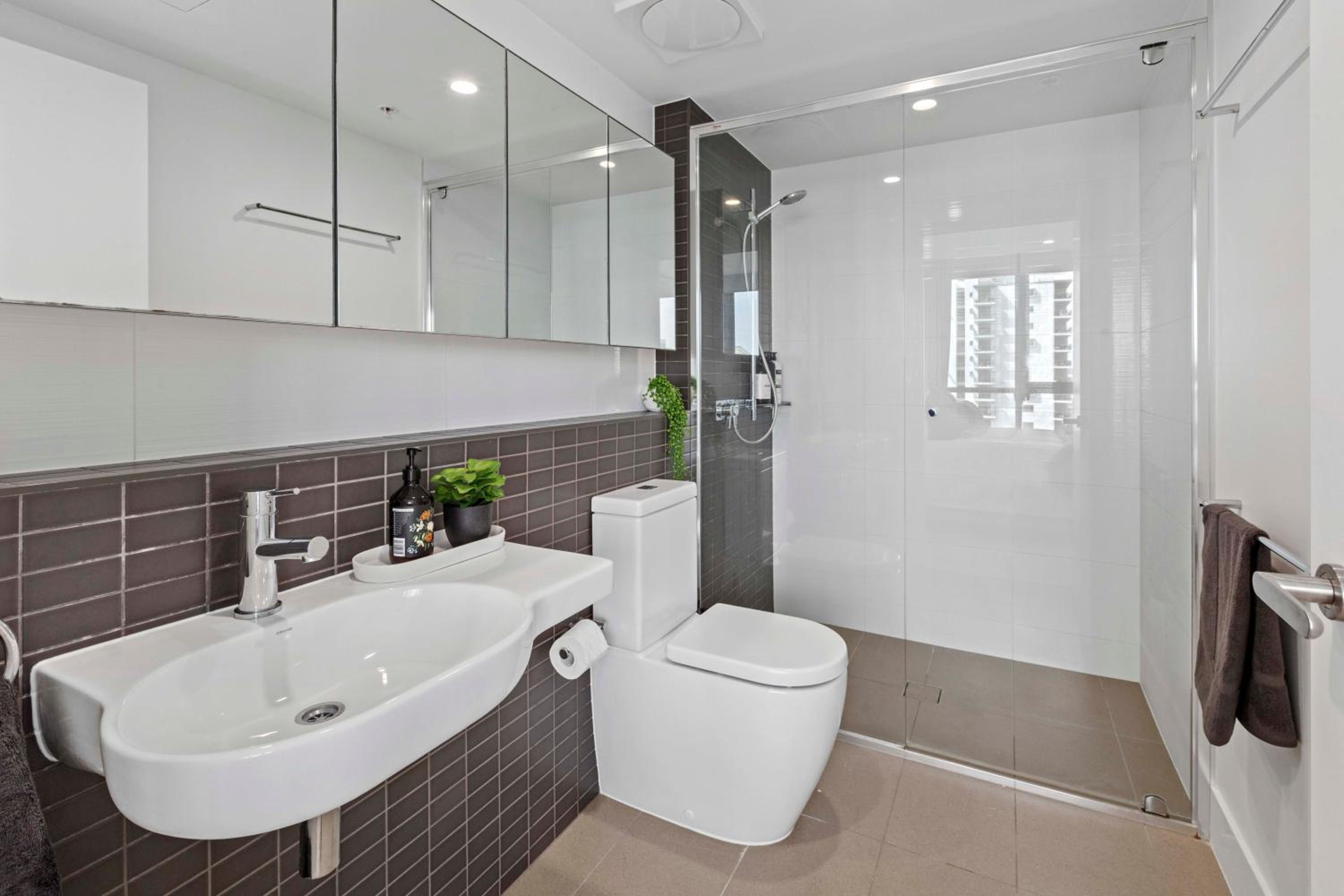 2Bedroom Exec Apt near Suncorp Free Carpark