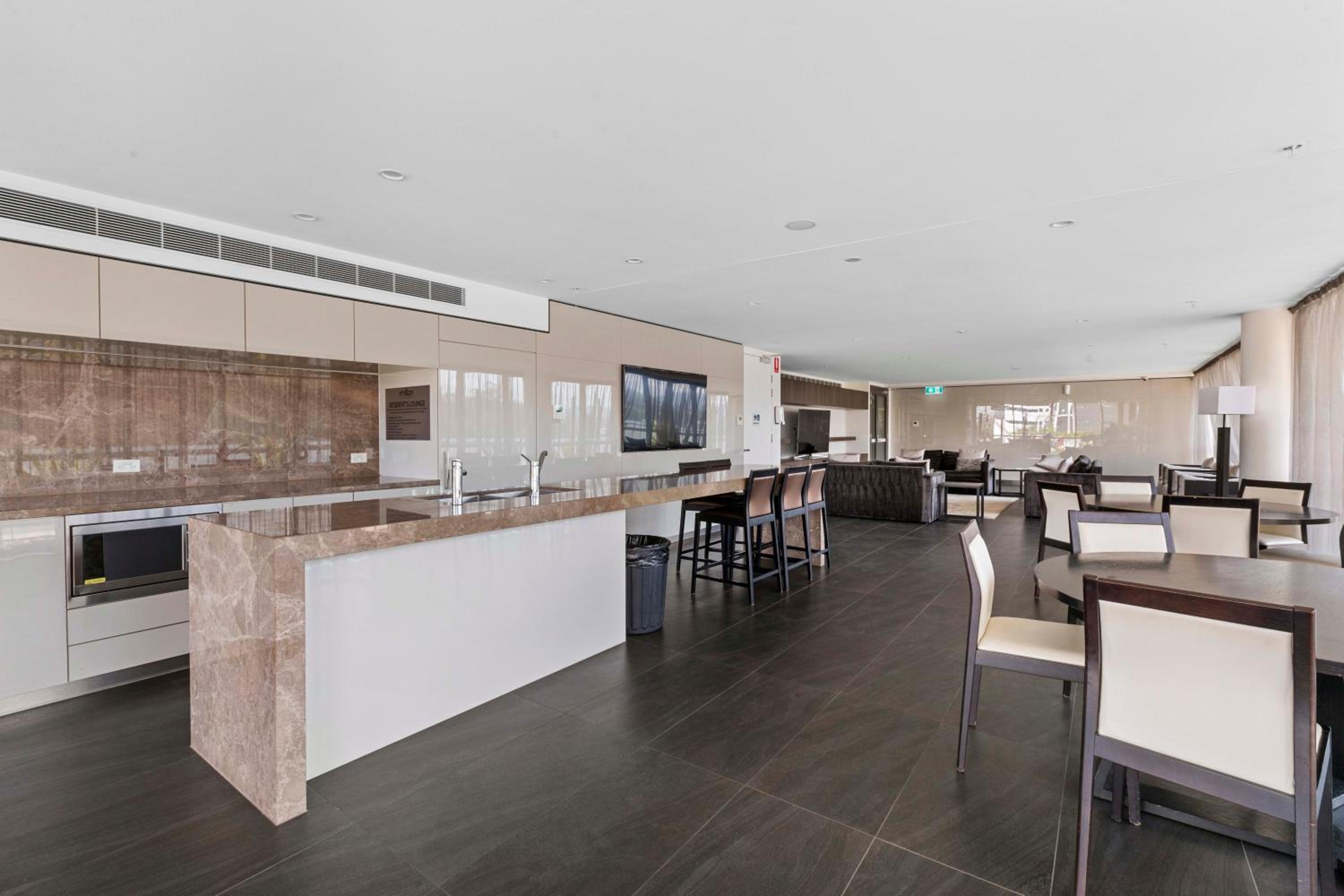 2Bedroom Exec Apt near Suncorp Free Carpark