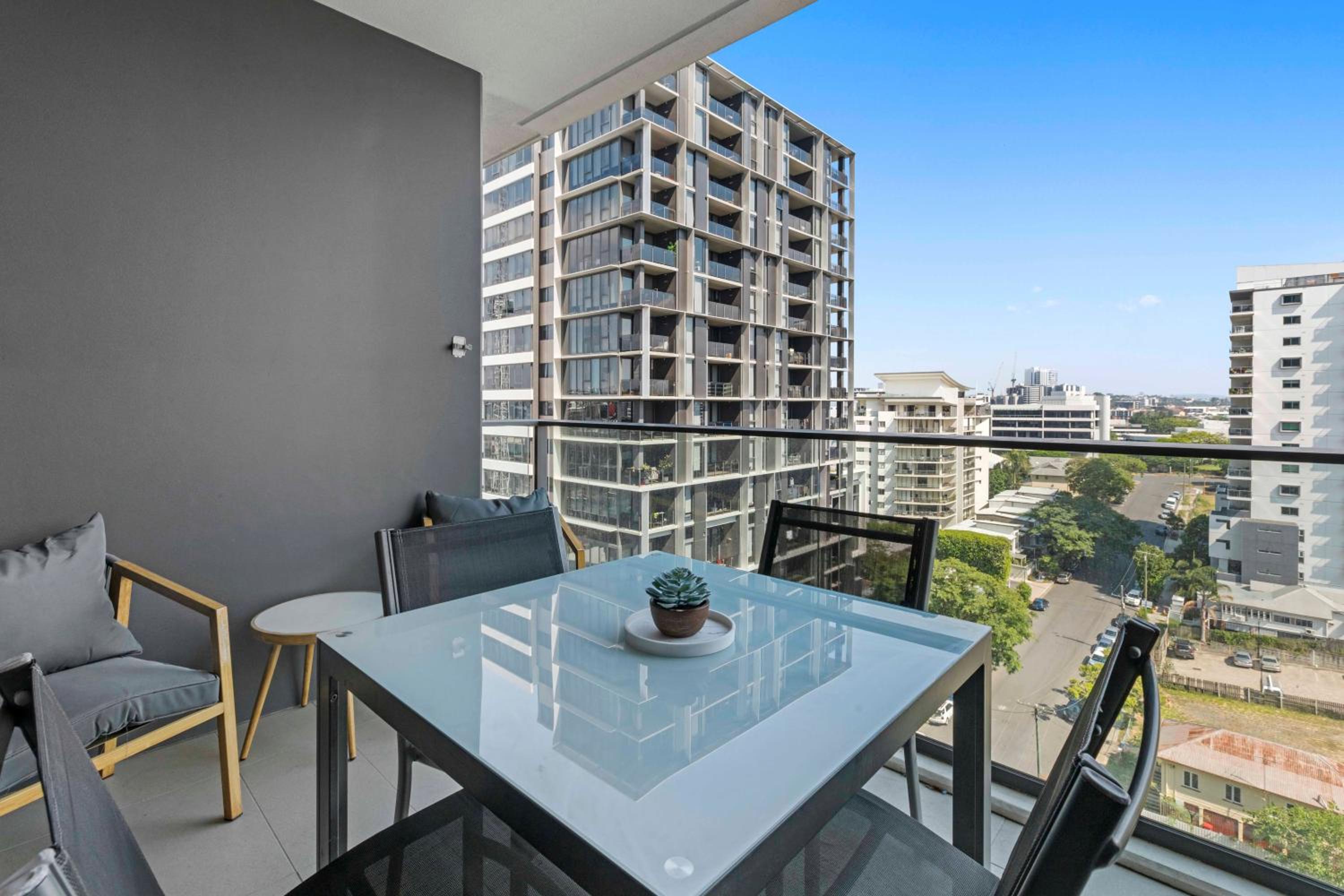 2Bedroom Exec Apt near Suncorp Free Carpark