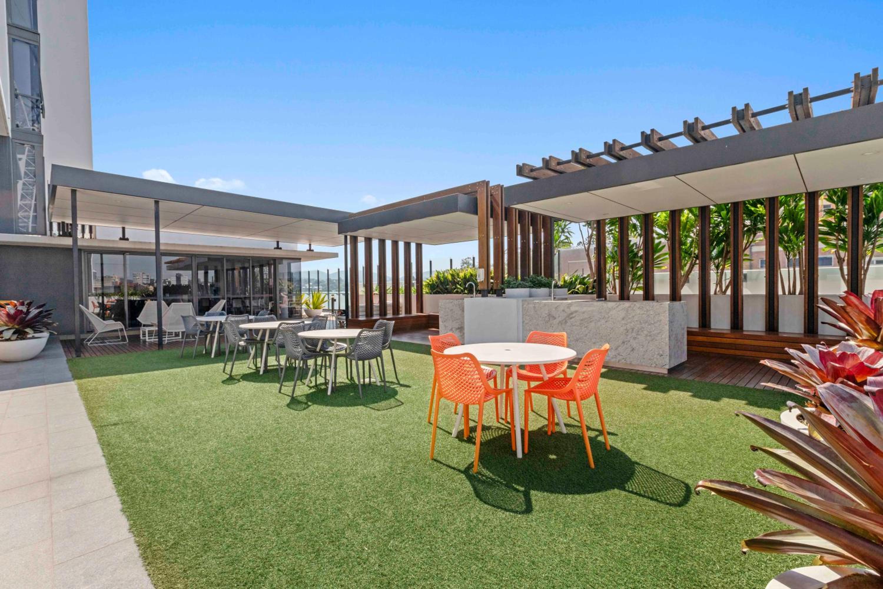 2Bedroom Exec Apt near Suncorp Free Carpark
