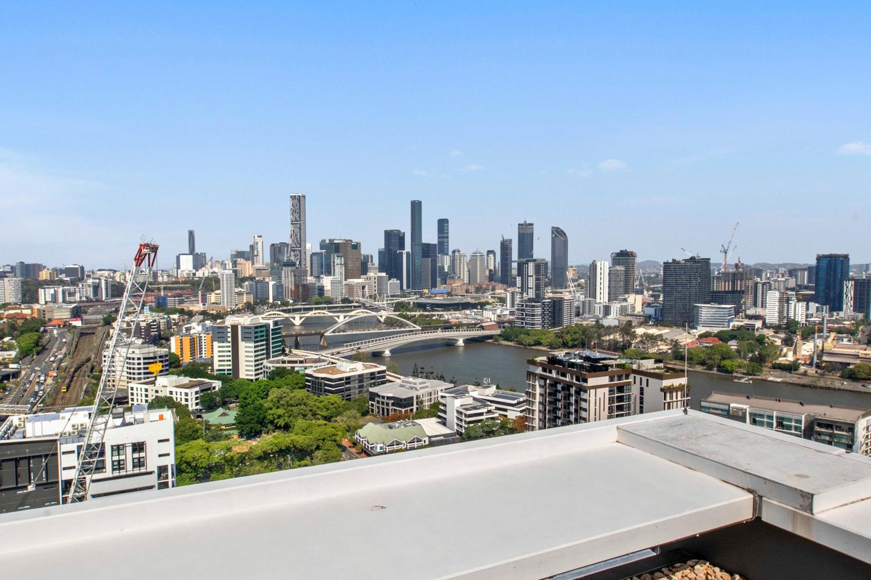 2Bedroom Exec Apt near Suncorp Free Carpark