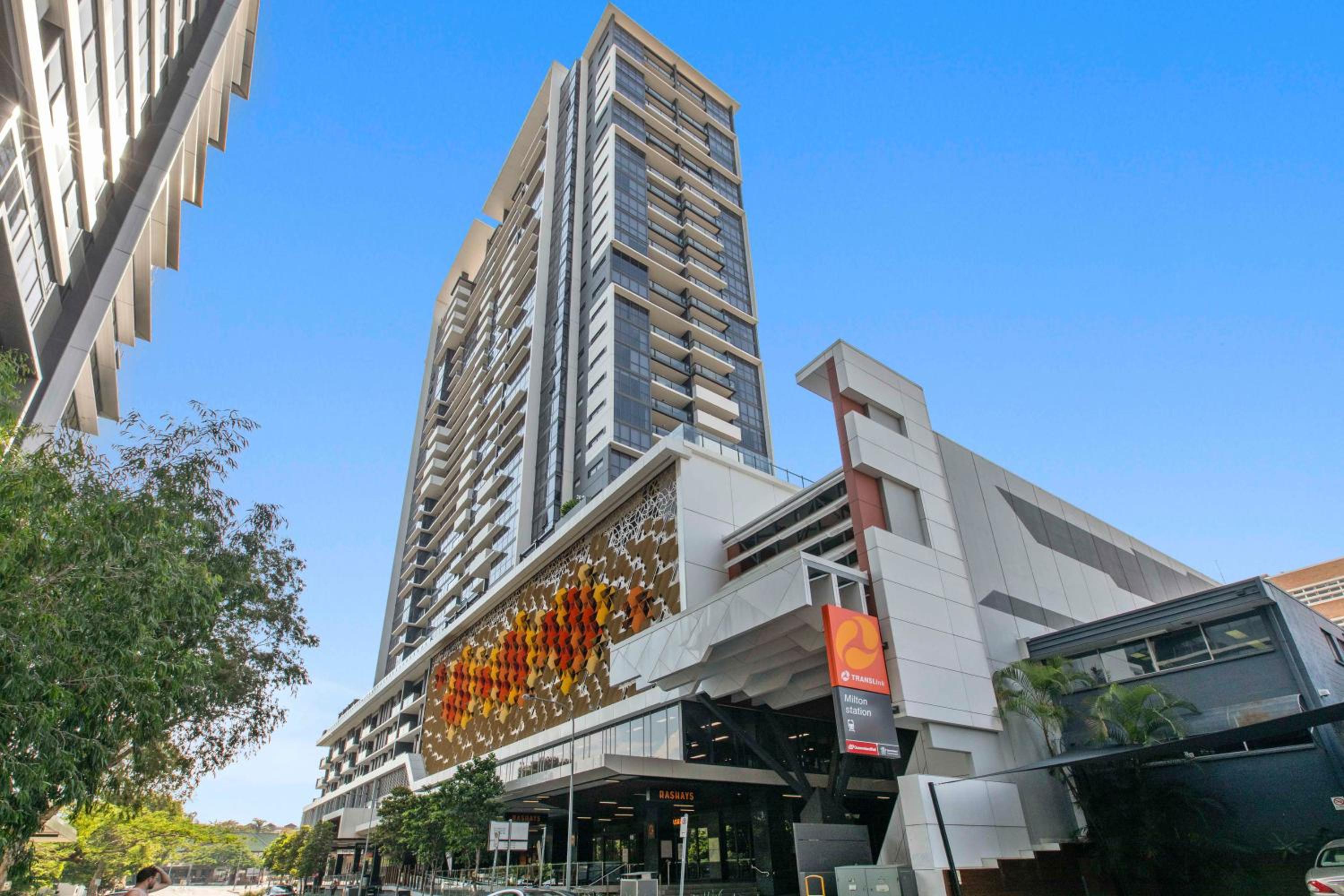 2Bedroom Exec Apt near Suncorp Free Carpark