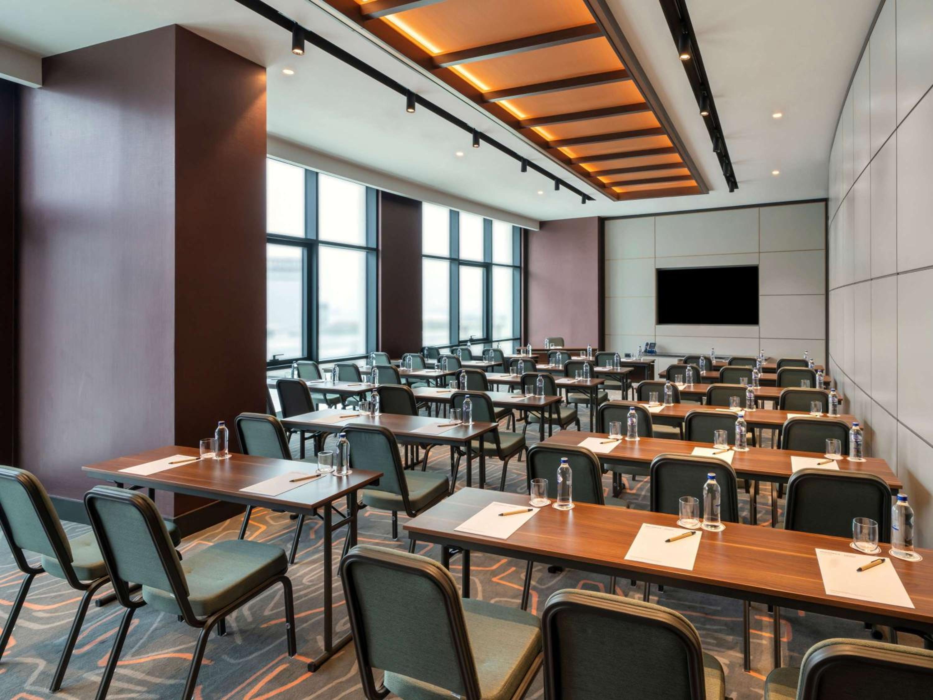 Mövenpick Hotel Istanbul Marmara Sea - Image 11