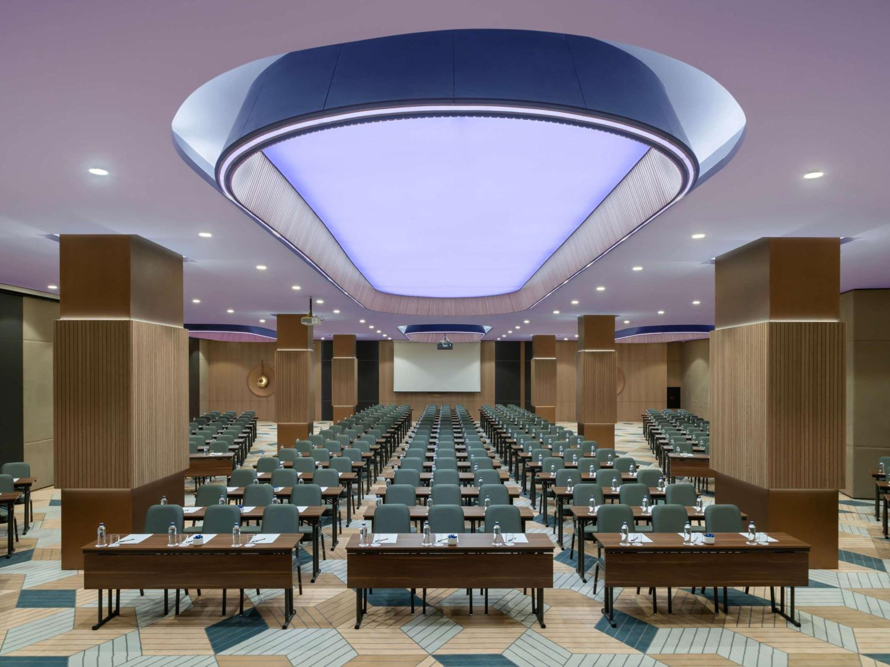 Mövenpick Hotel Istanbul Marmara Sea - Image 12