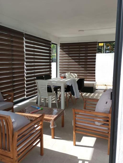 Cosy house with pool view 2