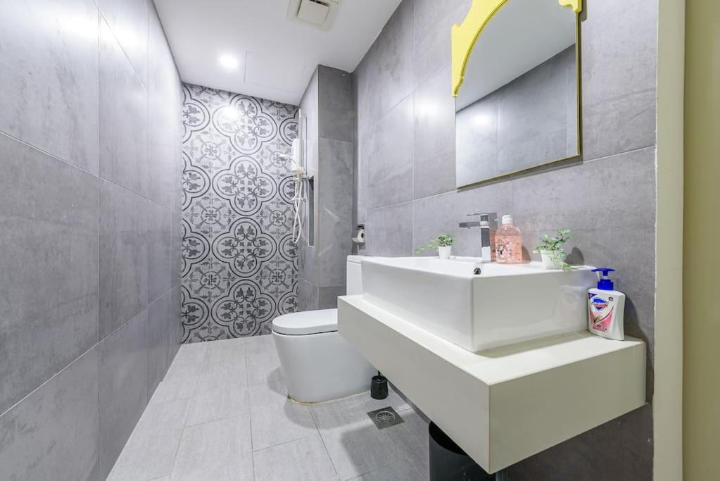 Arte Mont Kiara Elegant Highest Floor Netflix 6pax