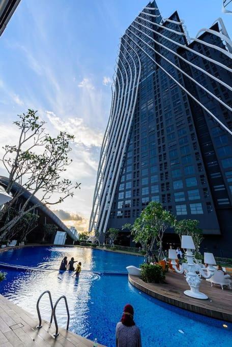 Arte Mont Kiara KL Tower View Elegant Netflix 6pax