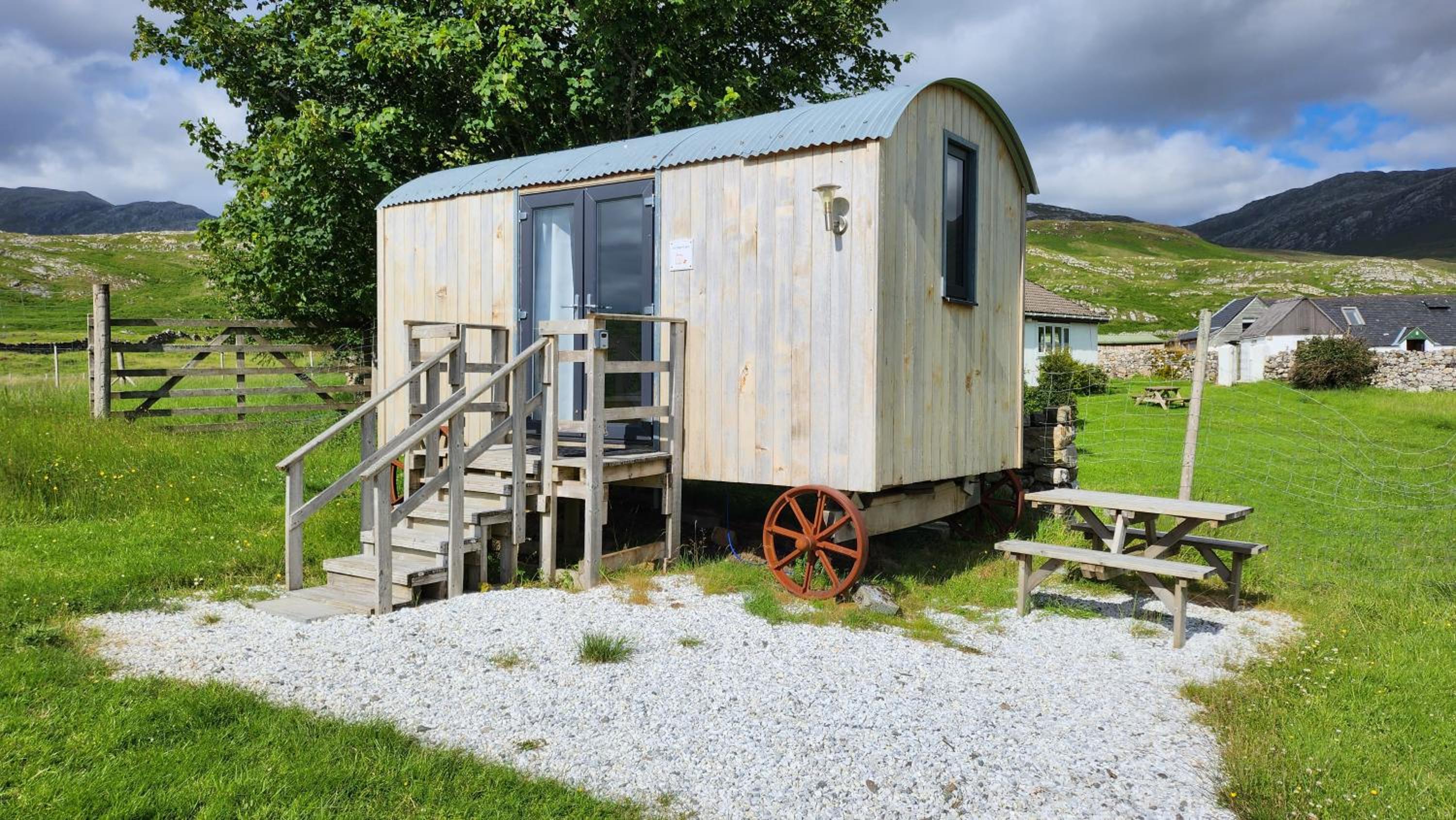 Inchnadamph Explorers Lodge view 2