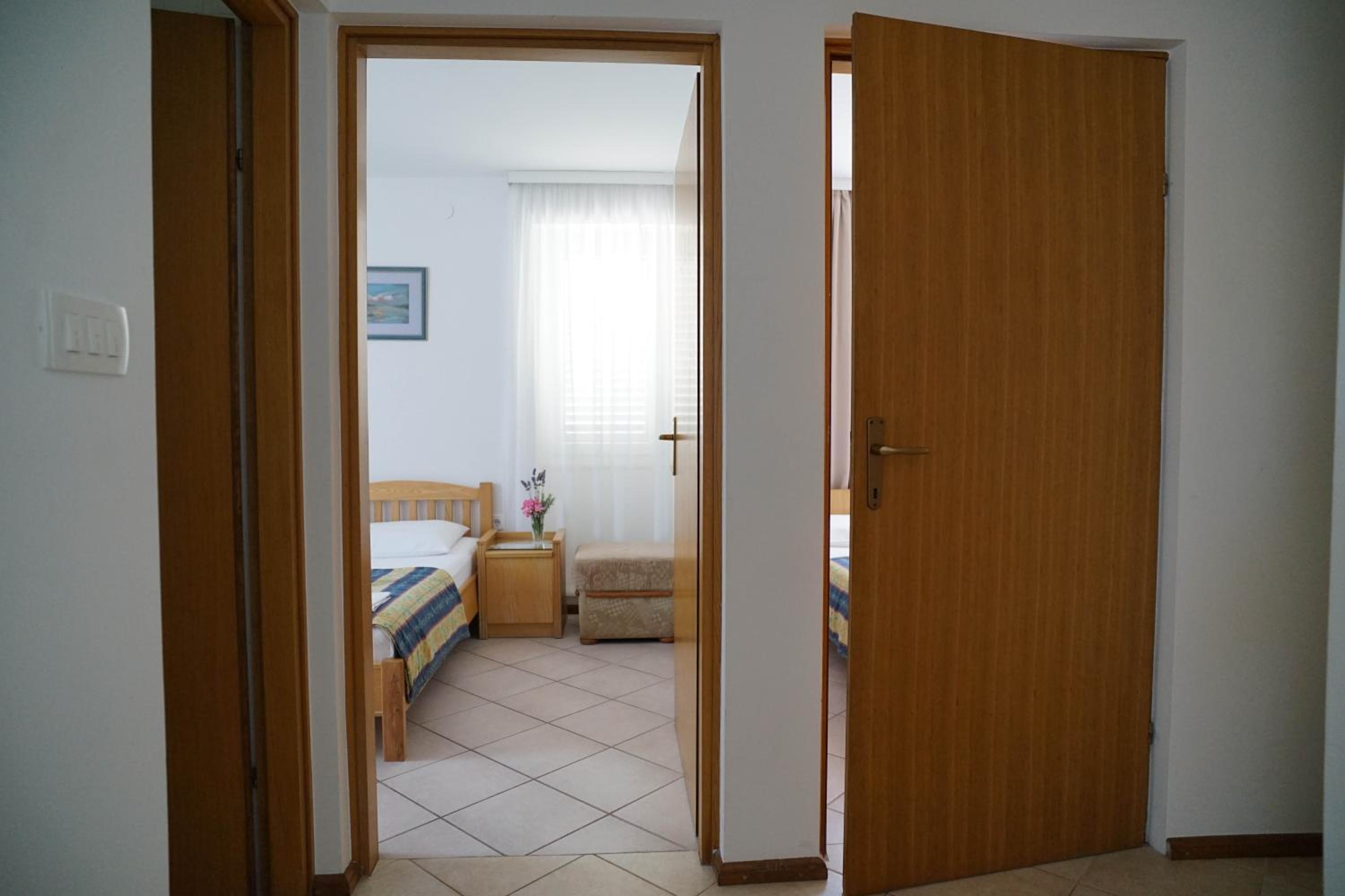Apartments and Rooms Degra