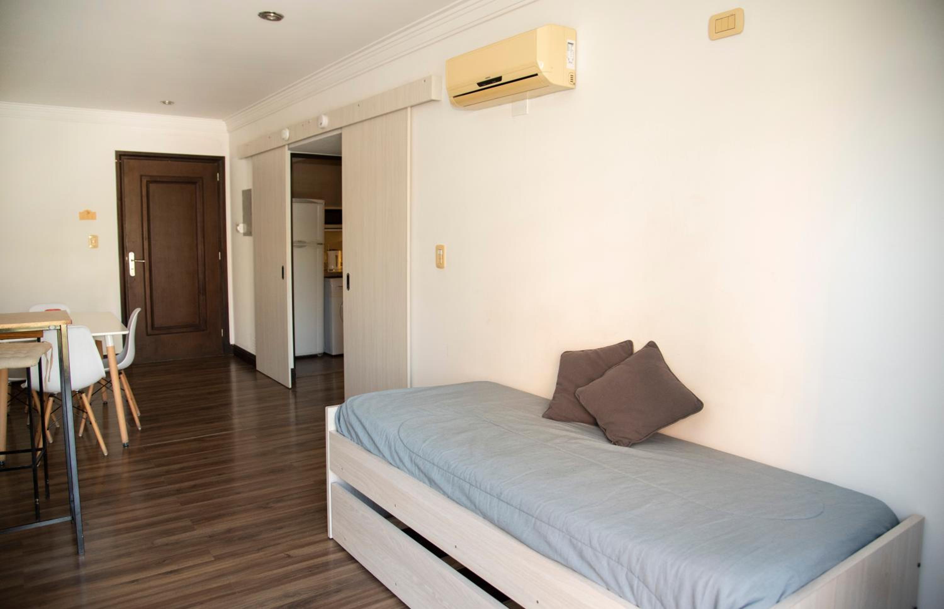 Departamento frontal en zona residencial, seguridad 24 hs