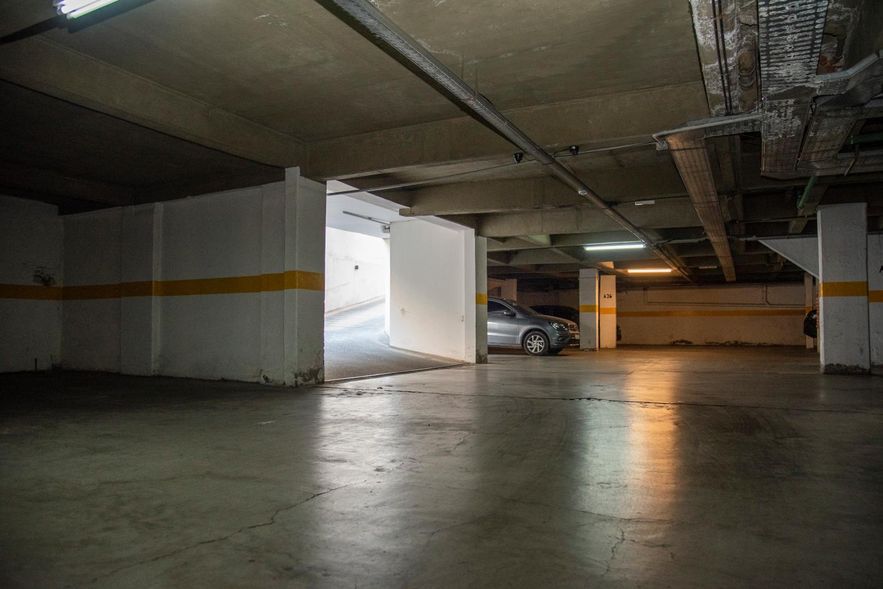 Departamento frontal en zona residencial, seguridad 24 hs
