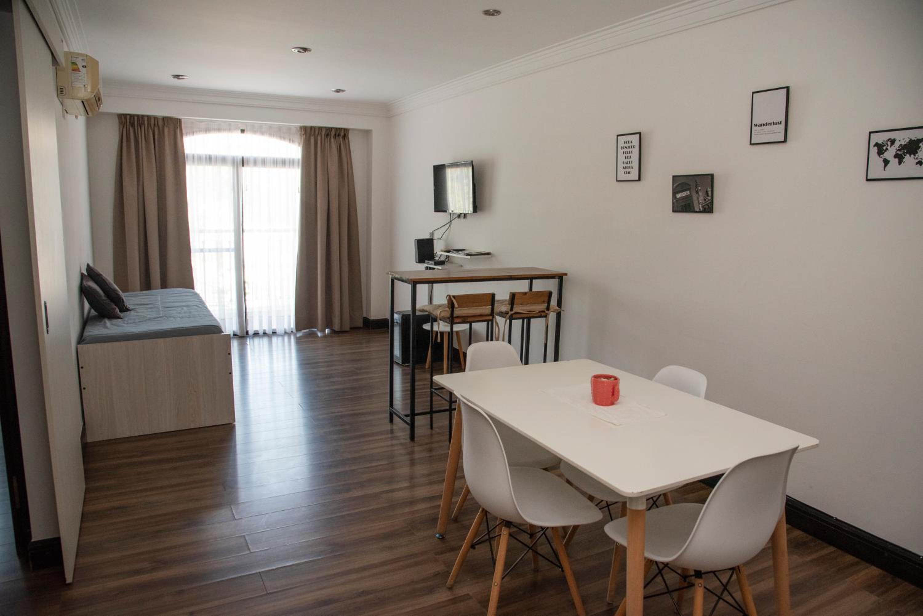 Departamento frontal en zona residencial, seguridad 24 hs