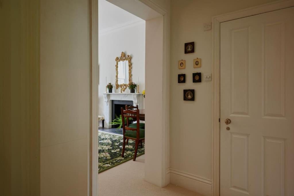 LOVELY CHELSEA APARTMENT in QUIET NEIGHBOURHOOD view 3