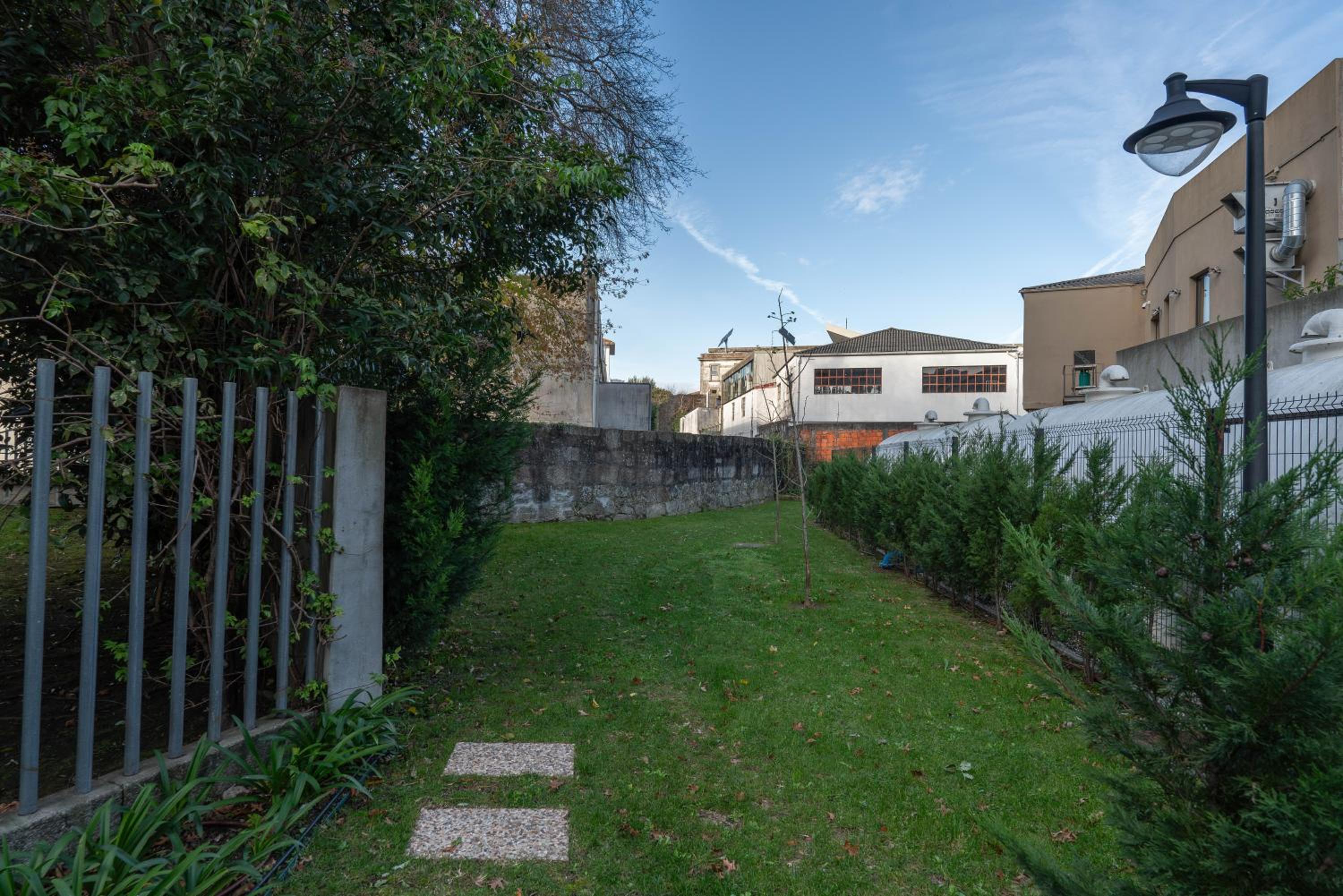 Host Wise - Elegant Home in the Heart of Porto view 2