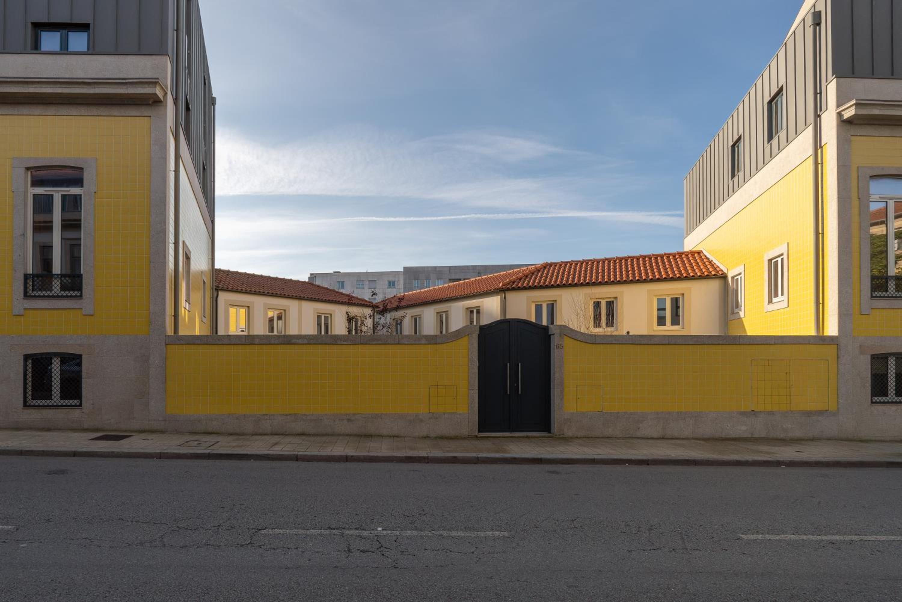 Host Wise - Elegant Home in the Heart of Porto view 4