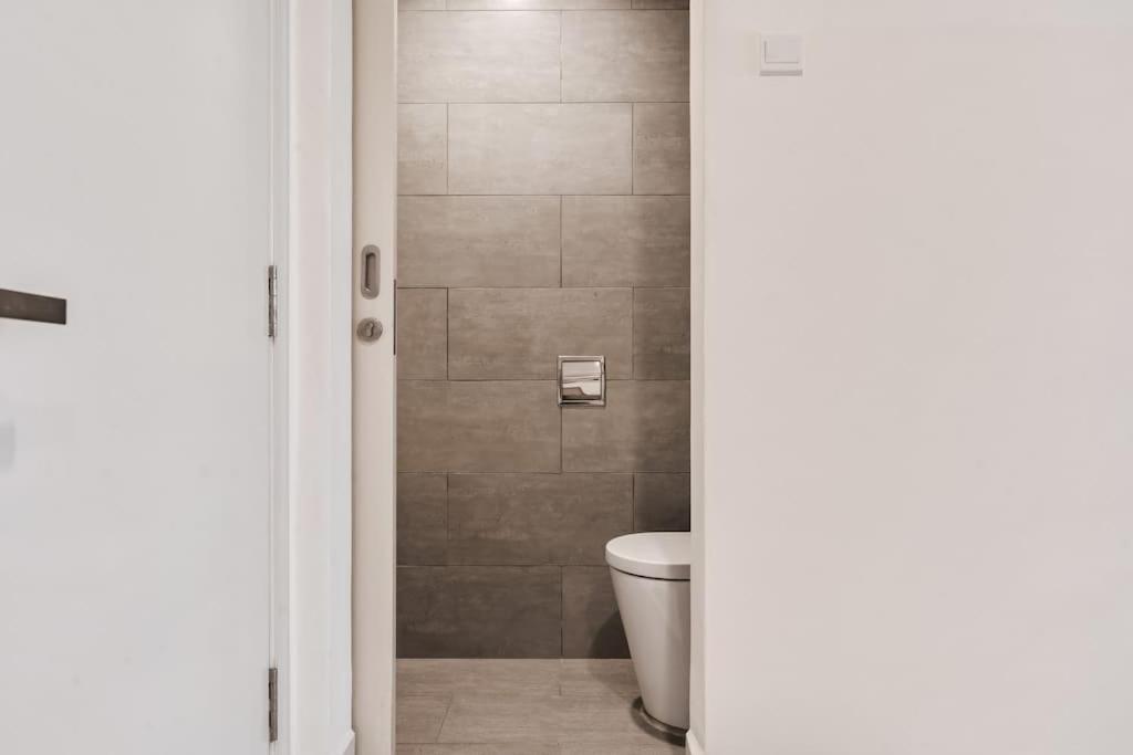Arte Mont Kiara Netflix Muji-Muji 3rooms 6pax