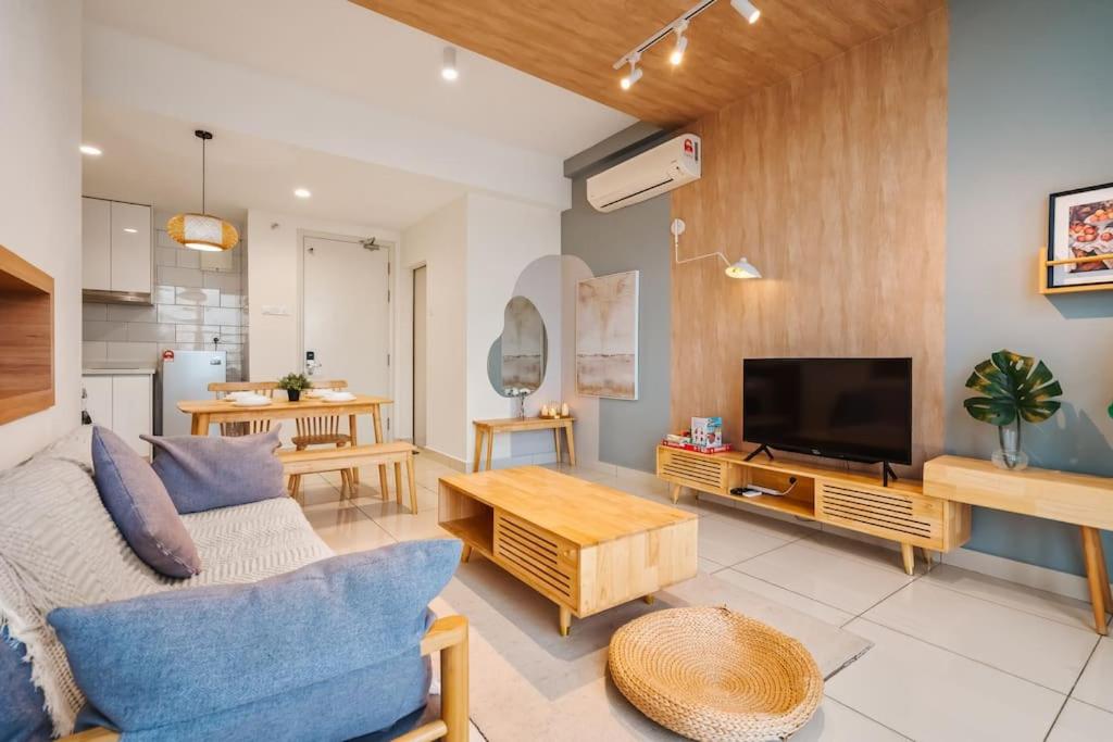 Arte Mont Kiara Netflix Muji-Muji 3rooms 6pax