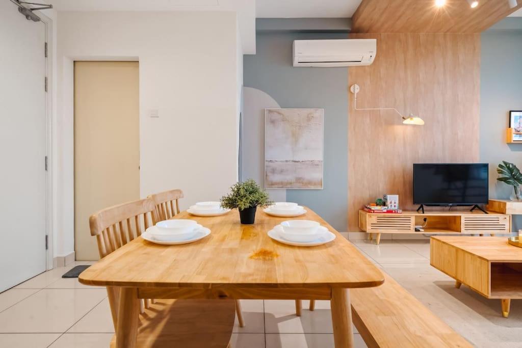 Arte Mont Kiara Netflix Muji-Muji 3rooms 6pax