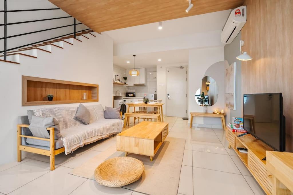 Arte Mont Kiara Netflix Muji-Muji 3rooms 6pax