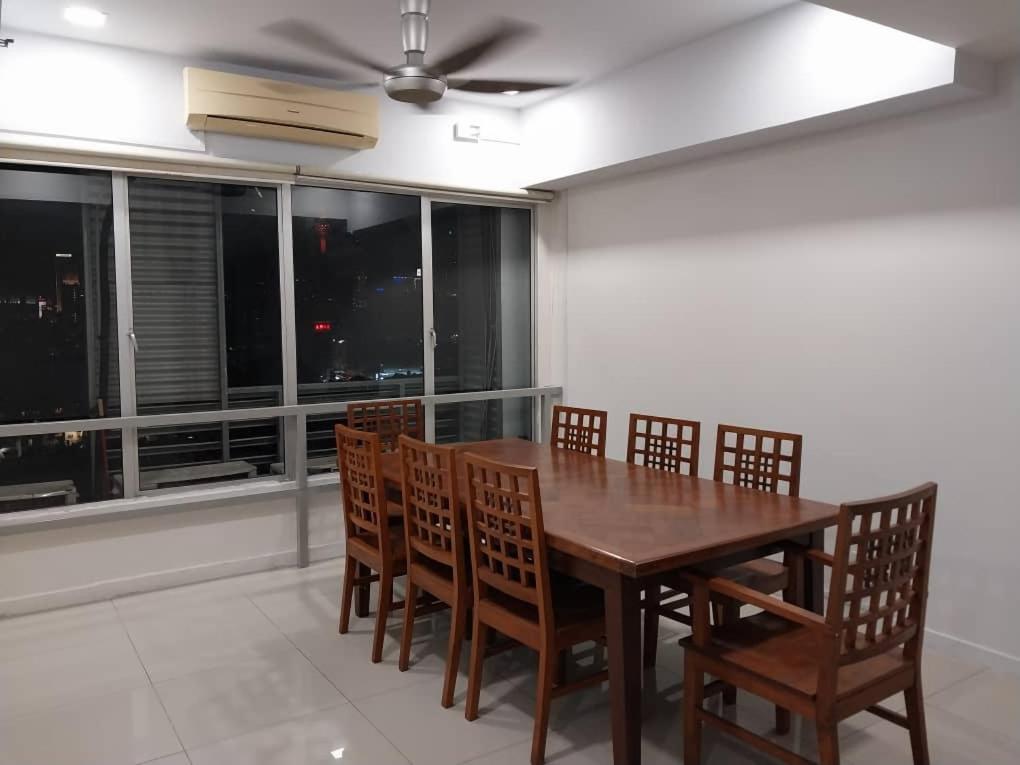 WakakaPackers CityView Condo